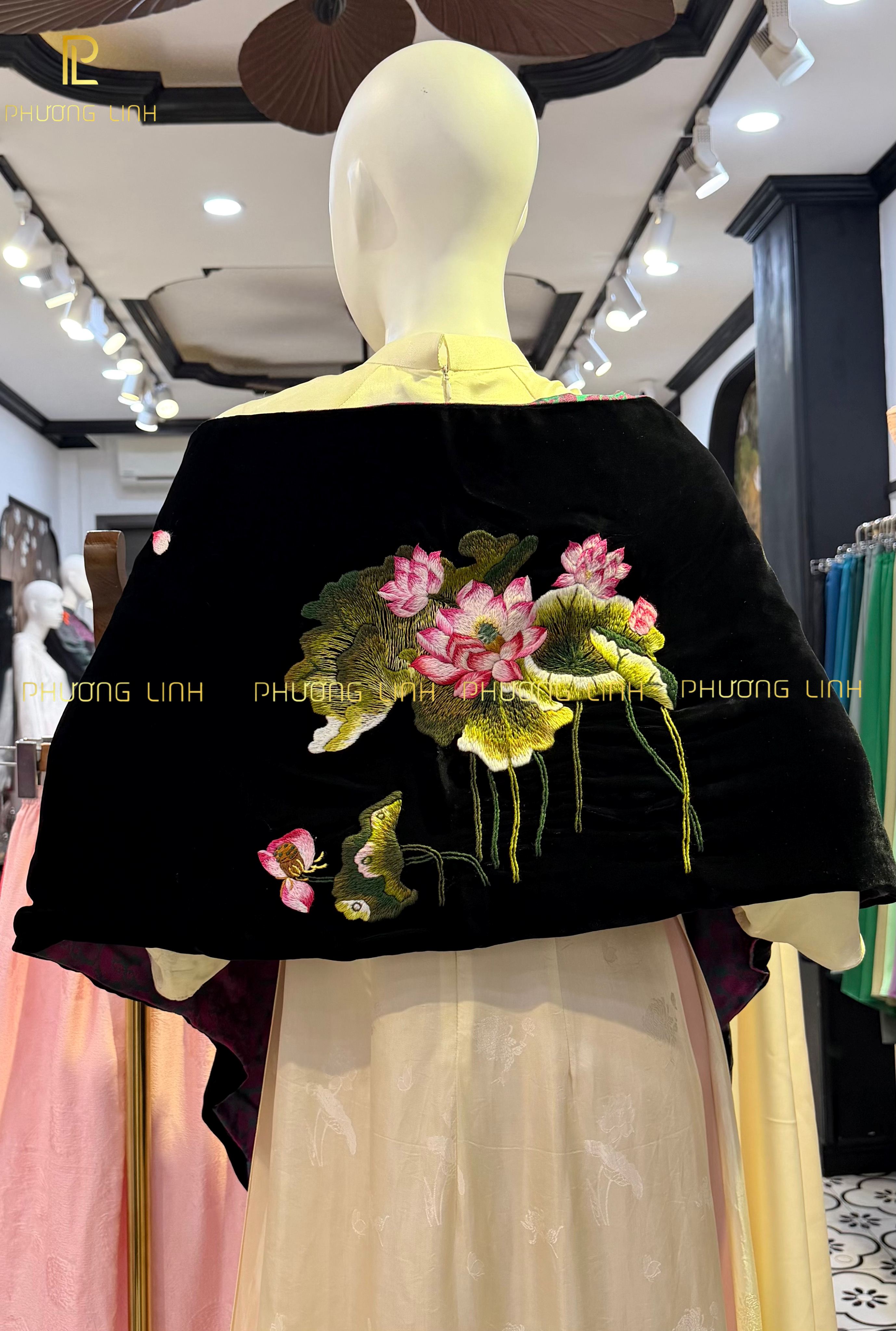 KHĂN NHUNG THÊU TAY CAO CẤP