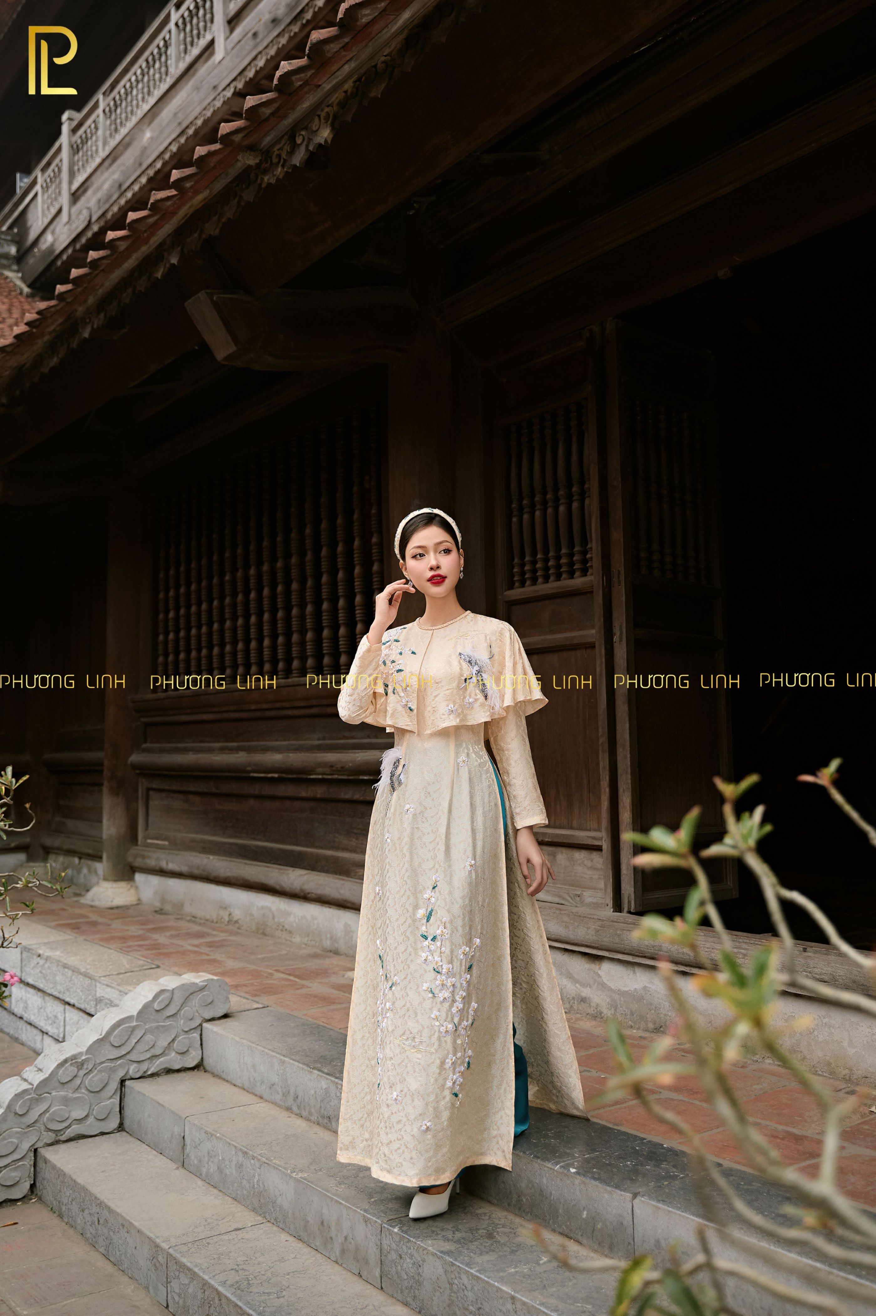 ÁO DÀI LỤA TƠ TẰM HÀ ĐÔNG THÊU TAY CHỈ TƠ HOA MAI HẠC _ Uyển Vũ