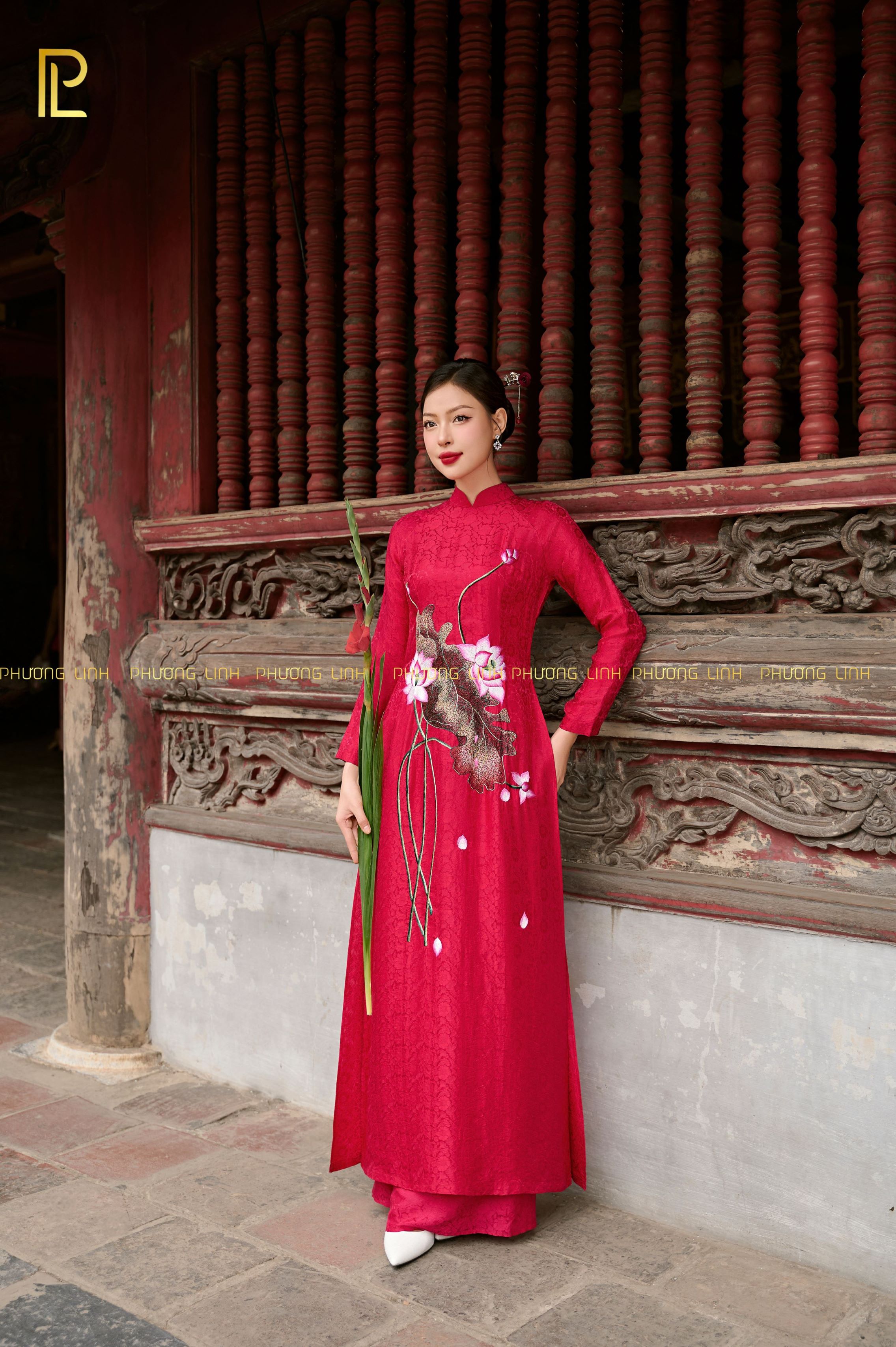 ÁO DÀI LỤA TƠ TẰM HÀ ĐÔNG THÊU TAY CHỈ TƠ HOA SEN _ Mộc Miên Đỏ