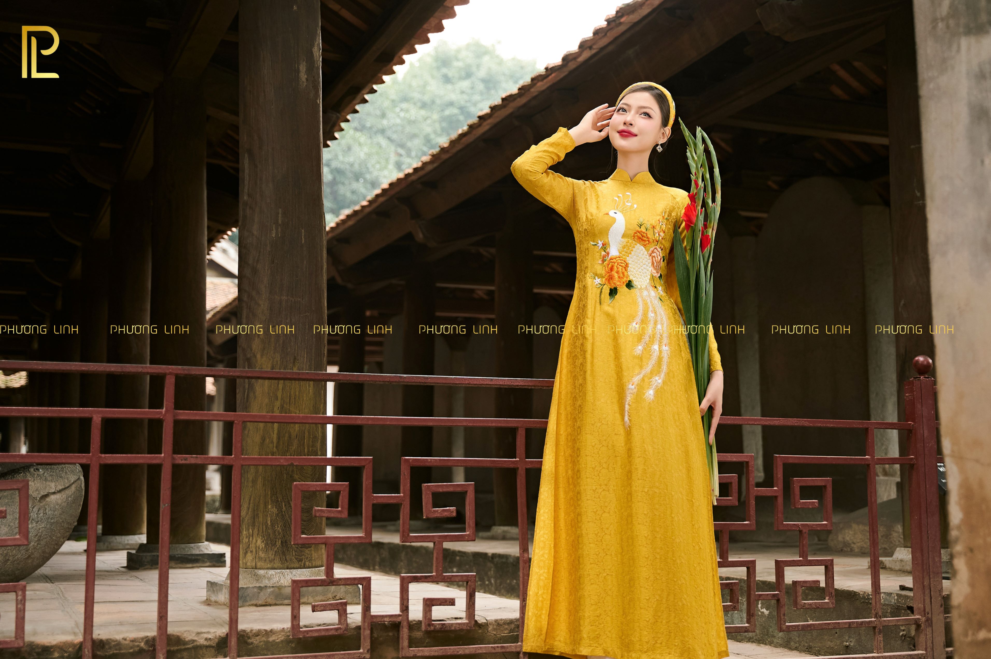 ÁO DÀI LỤA TƠ TẰM HÀ ĐÔNG THÊU TAY CHỈ TƠ CÔNG PHƯỢNG _ Mộc Miên