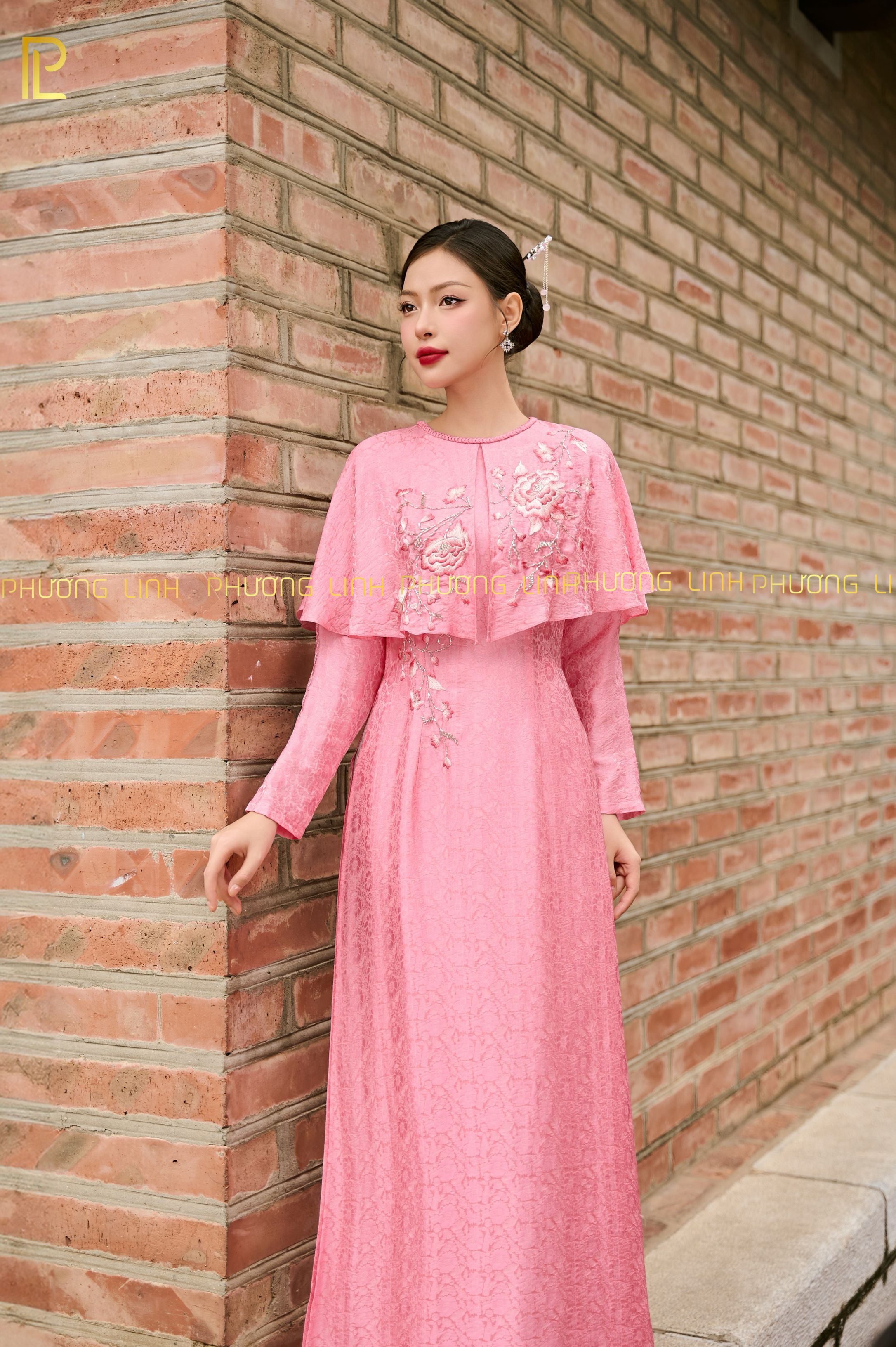 ÁO DÀI LỤA TƠ TẰM HÀ ĐÔNG THÊU TAY CHỈ TƠ HOA HỒNG _ Uyển Vũ