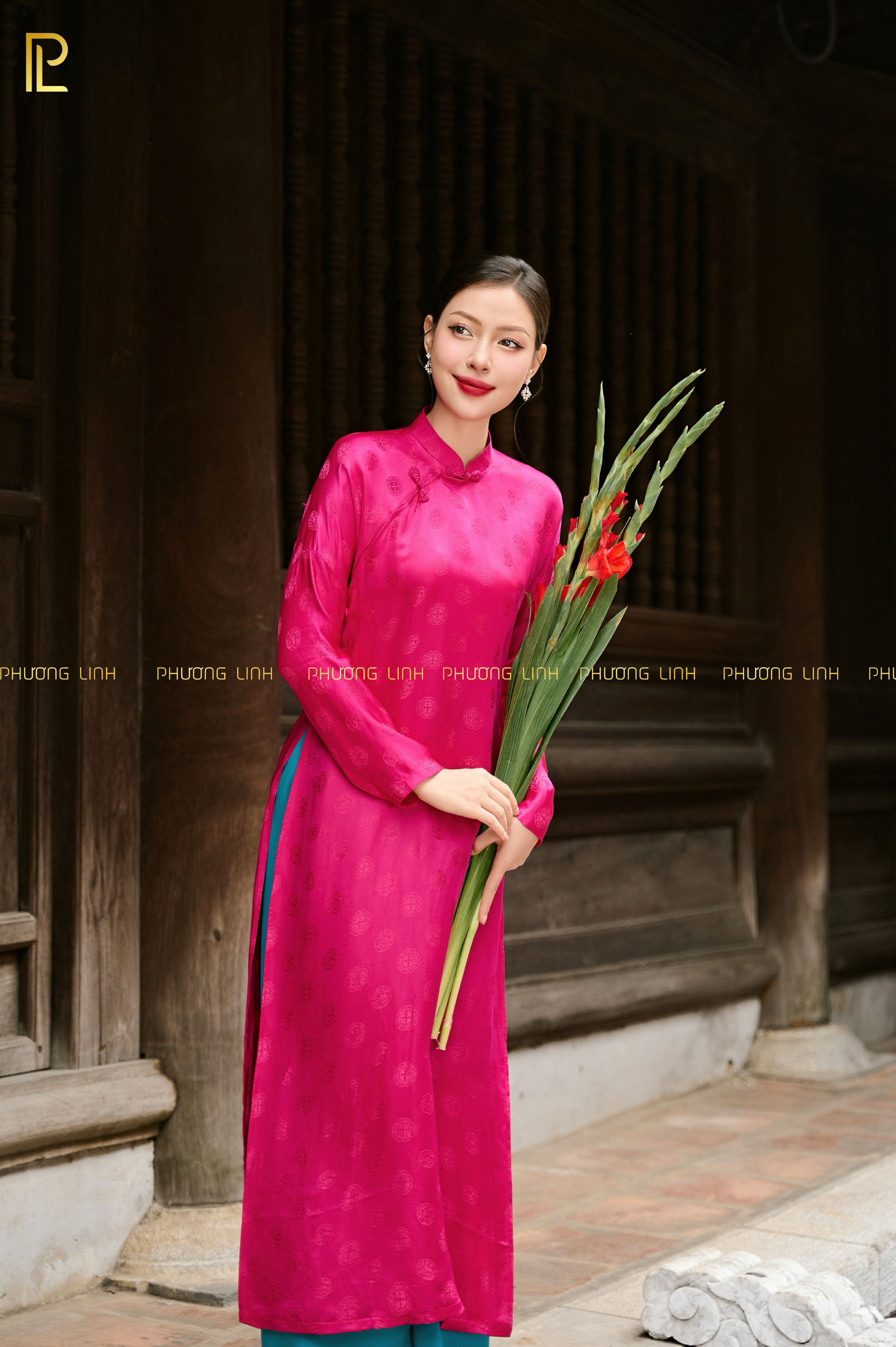 ÁO DÀI XƯA LỤA TƠ TẰM HÀ ĐÔNG - HỒNG SEN TẾT KHUY ĐÀN