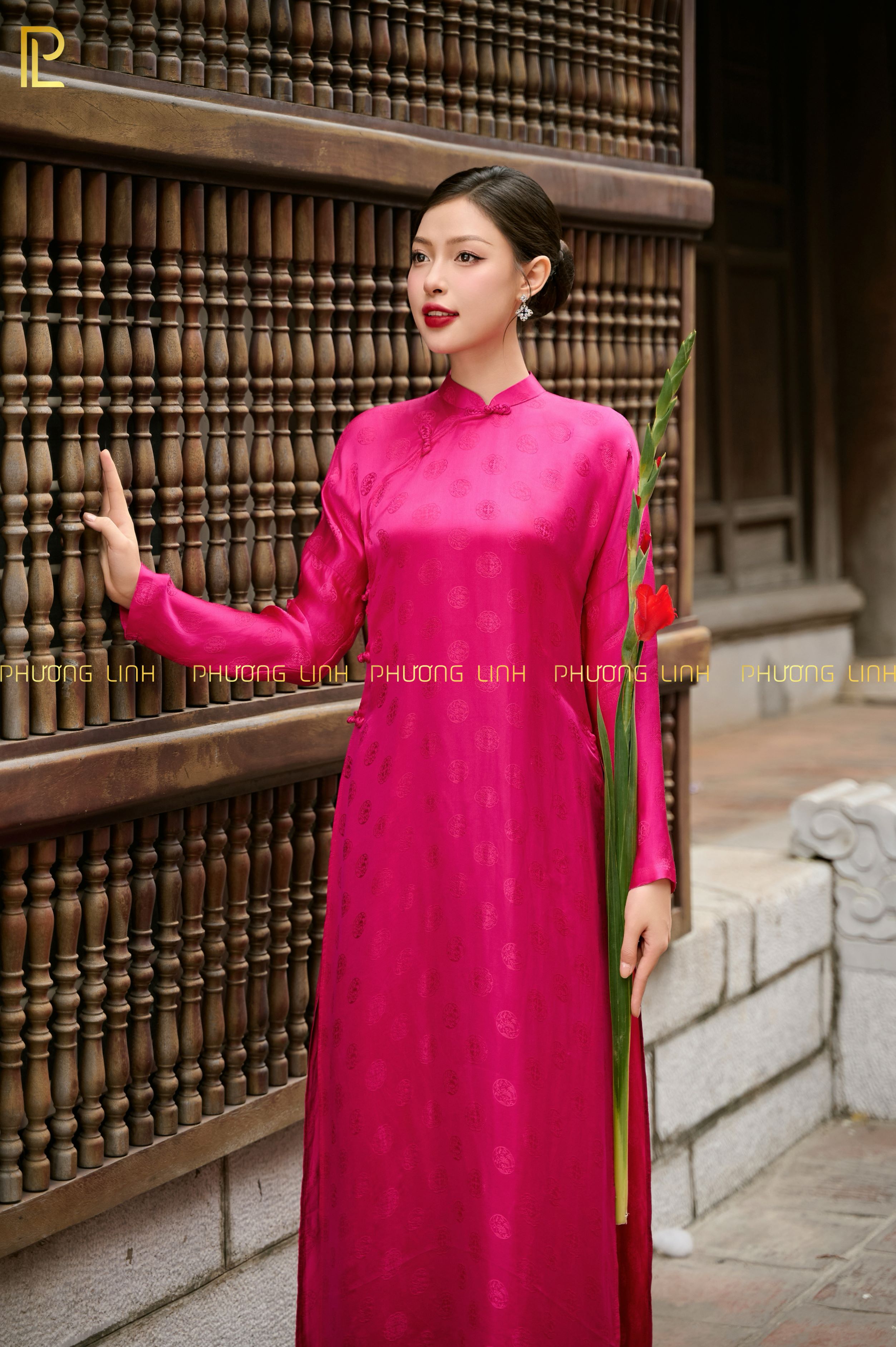 ÁO DÀI XƯA LỤA TƠ TẰM HÀ ĐÔNG - HỒNG SEN TẾT KHUY ĐÀN