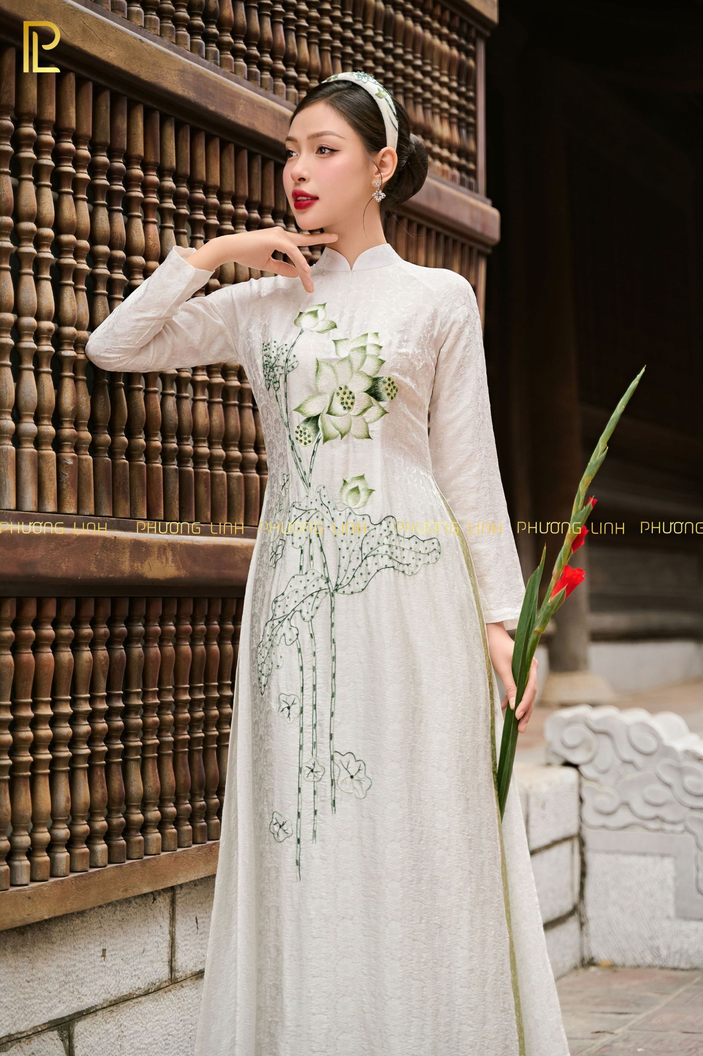 ÁO DÀI LỤA TƠ TẰM HÀ ĐÔNG THÊU TAY CHỈ TƠ HOA SEN _ Mộc Miên