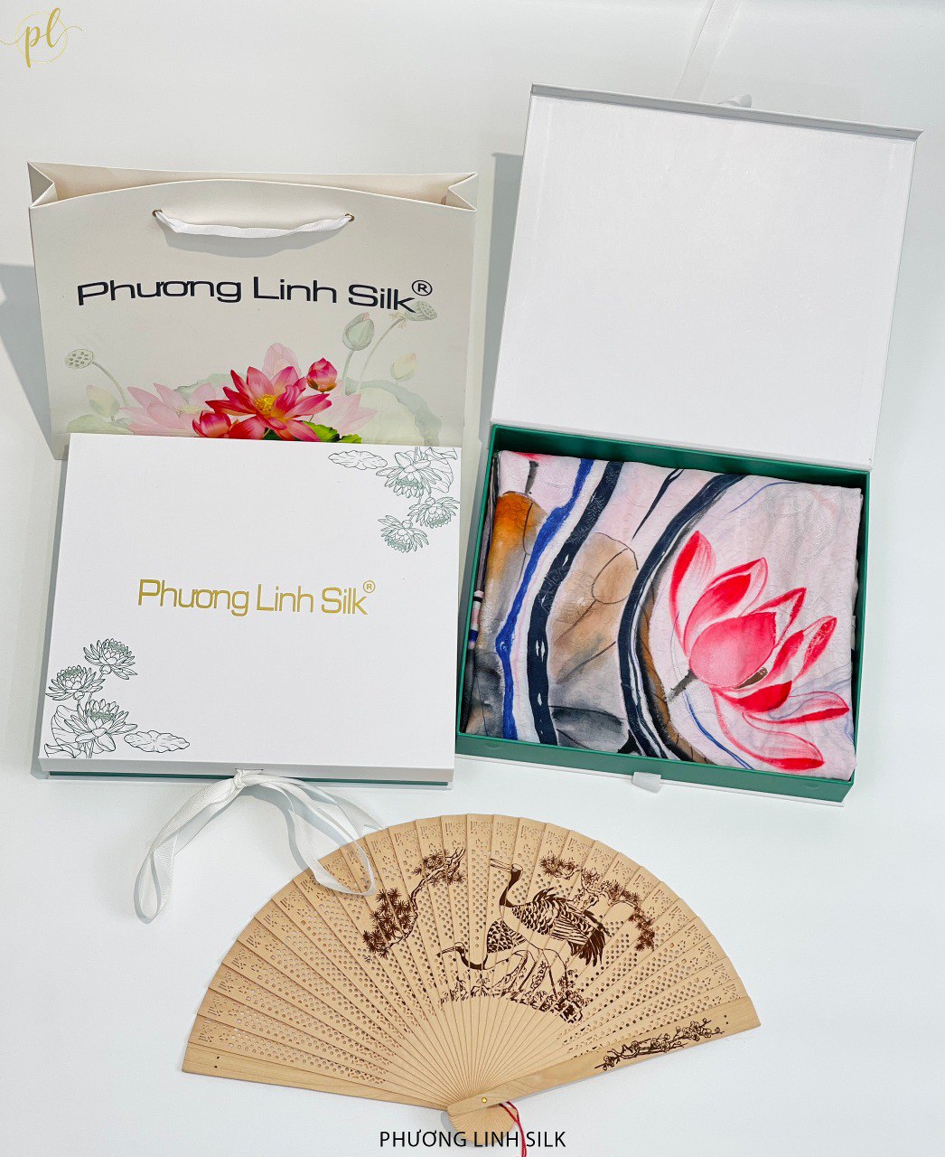 KHĂN LỤA VẼ TAY CAO CẤP VÂN CỔ THỦY ẤN 100% TƠ TẰM ĐỘC BẢN VẼ HOA SEN QUỐC