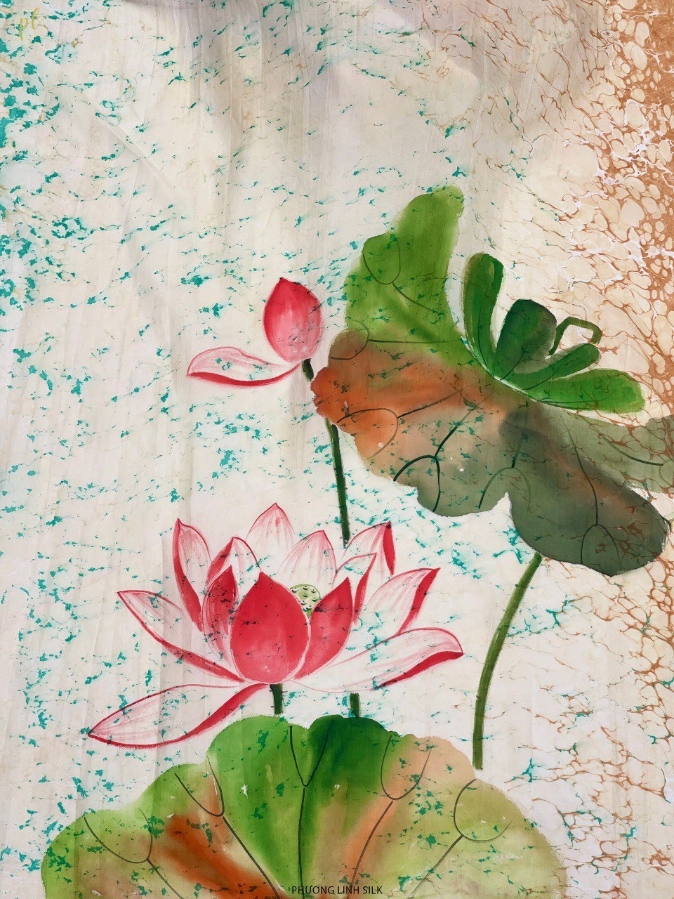 KHĂN LỤA TƠ TẰM VẼ TAY THỦY ẤN ĐỘC BẢN HOA SEN & CHÙA MỘT CỘT