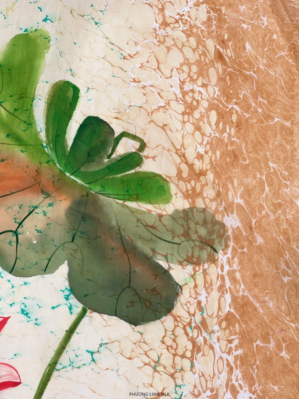 KHĂN LỤA TƠ TẰM VẼ TAY THỦY ẤN ĐỘC BẢN HOA SEN & CHÙA MỘT CỘT