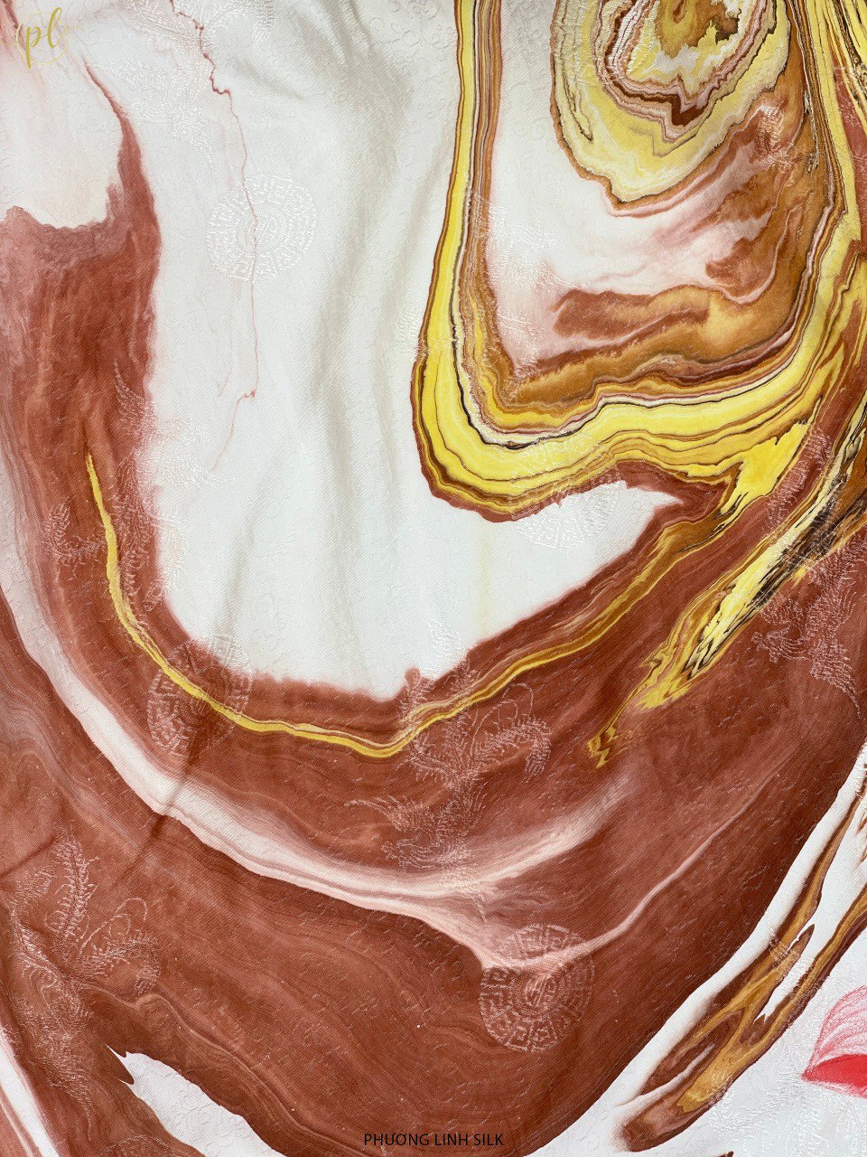 KHĂN LỤA VẼ TAY CAO CẤP VÂN CỔ THỦY ẤN 100% TƠ TẰM ĐỘC BẢN VẼ CẦU THÊ HÚC & HOA SEN