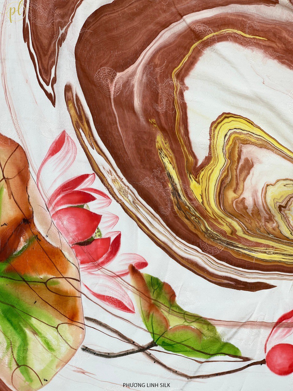 KHĂN LỤA VẼ TAY CAO CẤP VÂN CỔ THỦY ẤN 100% TƠ TẰM ĐỘC BẢN VẼ CẦU THÊ HÚC & HOA SEN