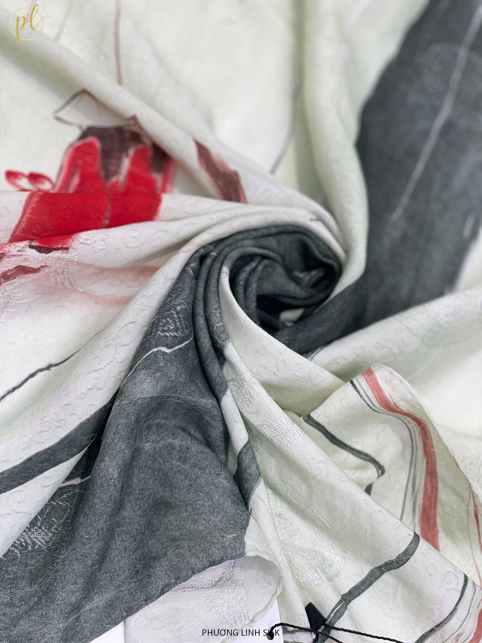 KHĂN LỤA VẼ TAY CAO CẤP VÂN CỔ THỦY ẤN 100% TƠ TẰM ĐỘC BẢN VẼ CHÙA MỘT CỘT & THIẾU NỮ ÁO DÀI