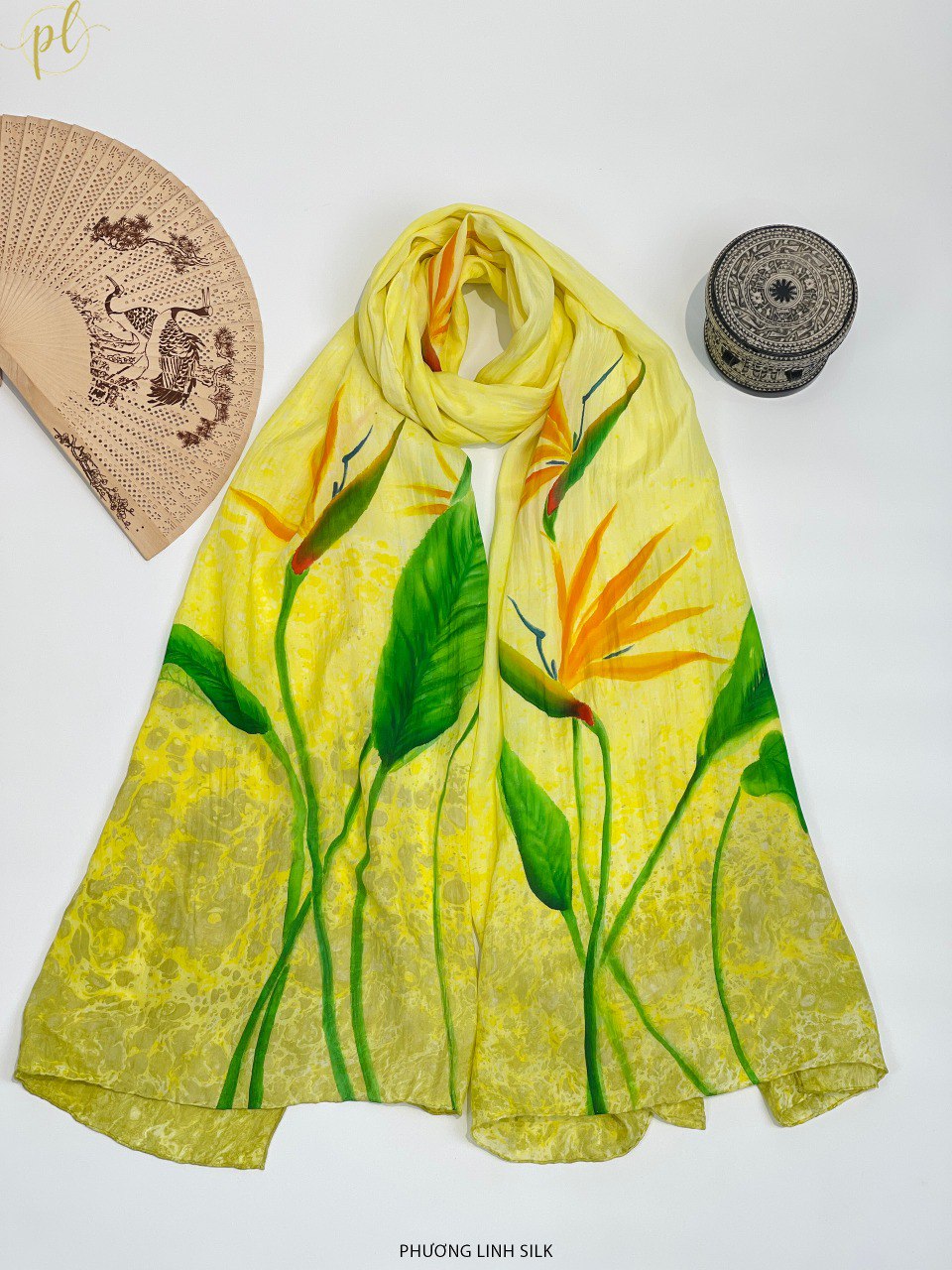 KHĂN LỤA TƠ TẰM VẼ TAY THỦY ẤN ĐỘC BẢN HOA THIÊN ĐIỂU