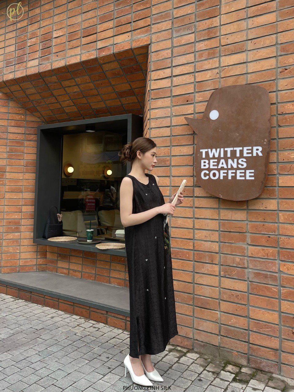 VÁY LỤA TƠ TẰM THÊU TAY ĐEN CÚC