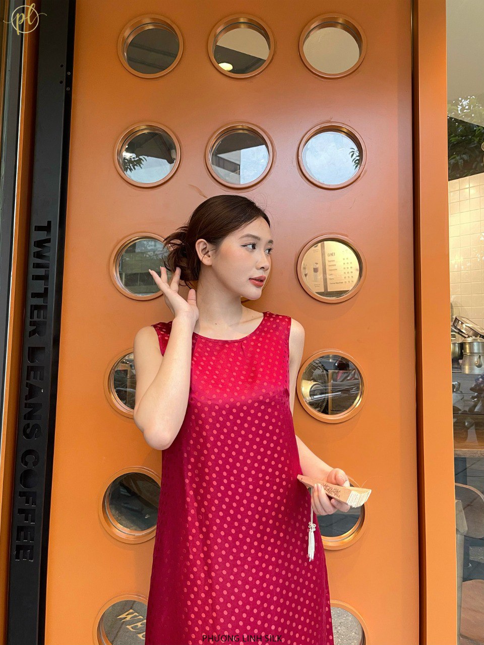 VÁY LỤA SUÔNG GIỌT LỆ CHẤM BI ĐỎ TÍA