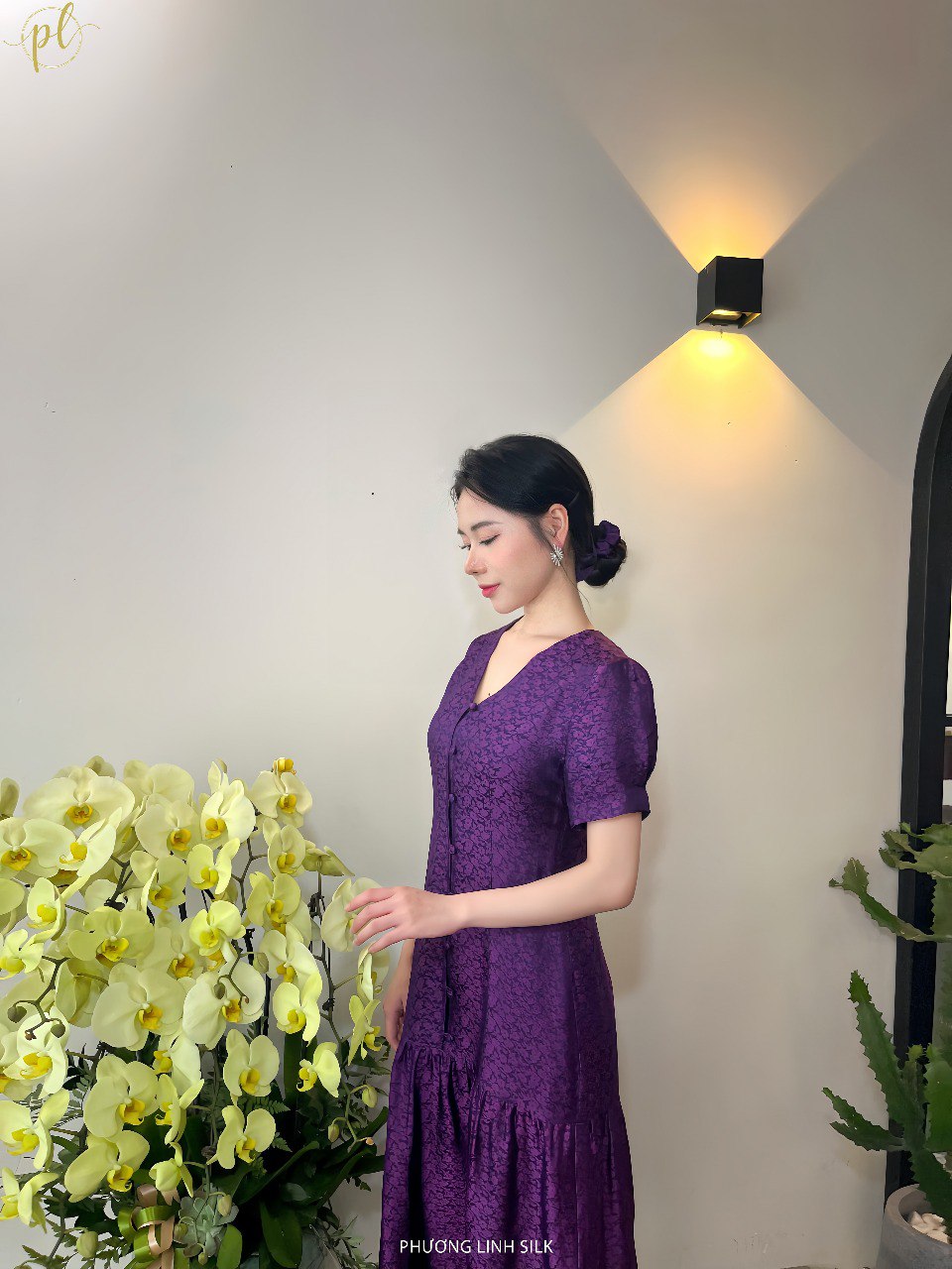 VÁY LỤA CỔ V BÈO GẤU KHUY TRƯỚC MAI TÍM
