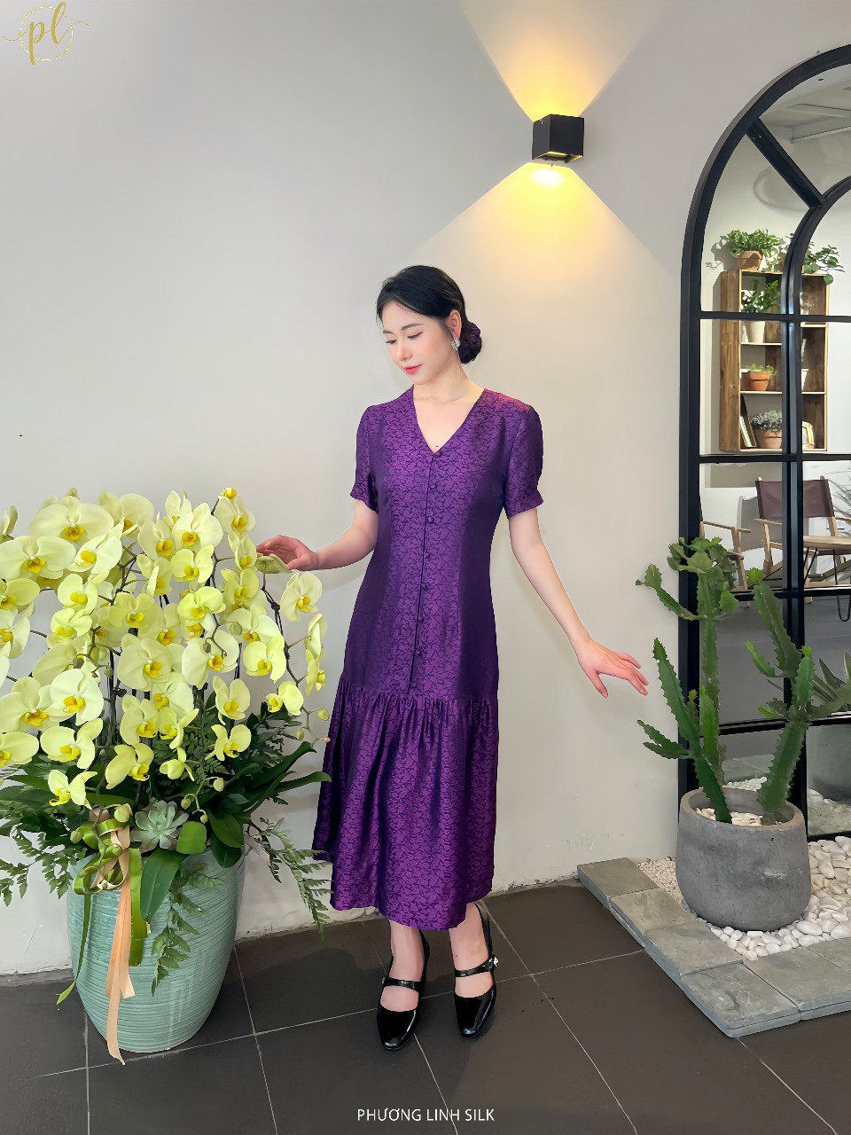 VÁY LỤA CỔ V BÈO GẤU KHUY TRƯỚC MAI TÍM