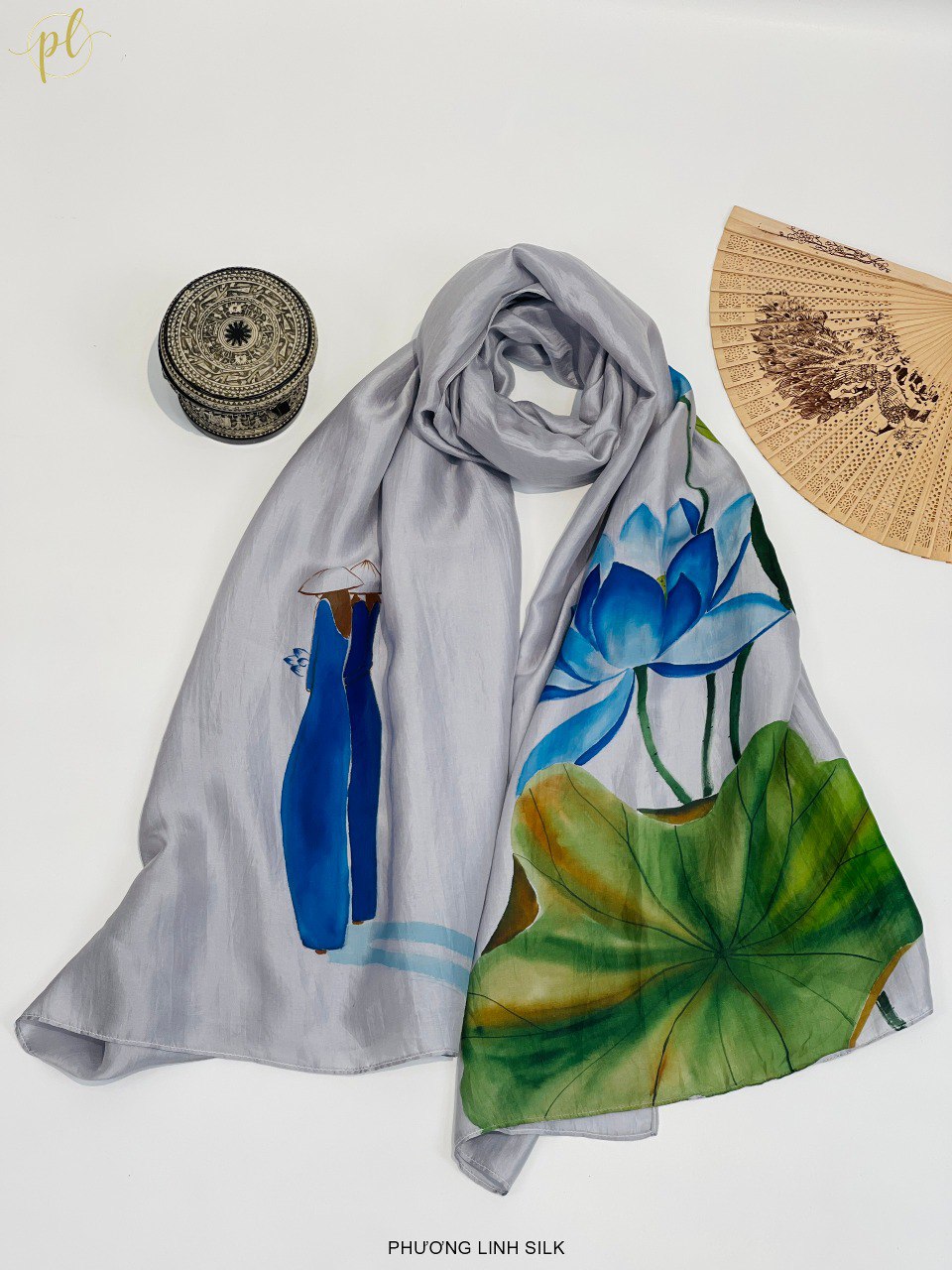 KHĂN LỤA VẼ MÀU NƯỚC NGHỆ THUẬT ĐỘC BẢN 100% TƠ TẰM HOA SEN QUỐC