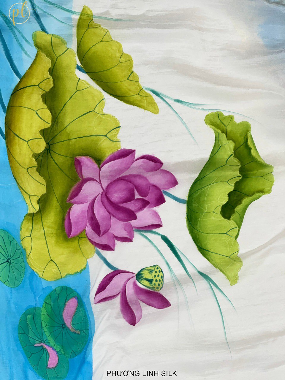 KHĂN LỤA VẼ MÀU NƯỚC NGHỆ THUẬT ĐỘC BẢN 100% TƠ TẰM HOA SEN QUỐC