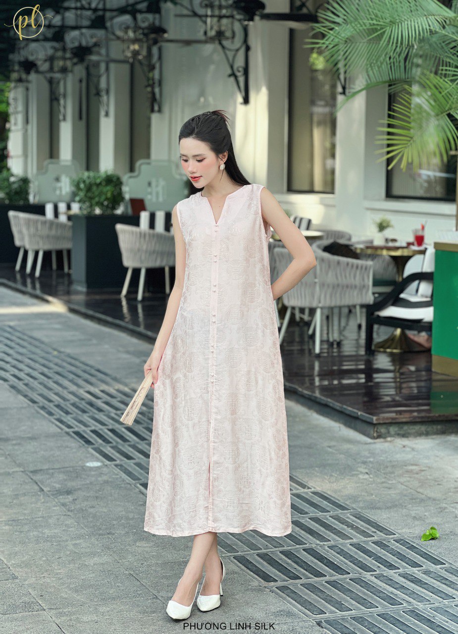 VÁY LỤA CỔ V XẺ TRƯỚC THỌ DƠI HỒNG NUDE