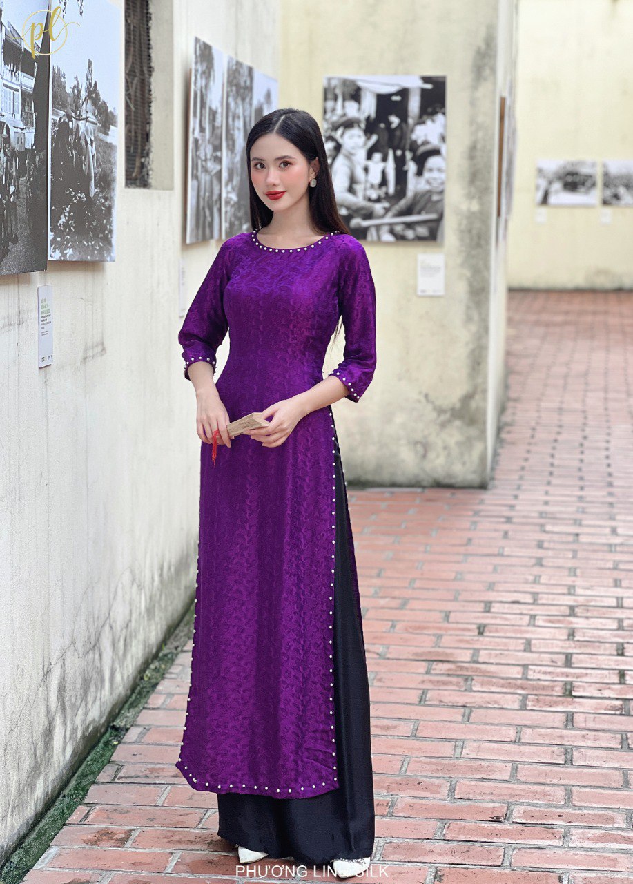 ÁO DÀI TRUYỀN THỐNG ĐÍNH CƯỜM MÀU TÍM KHỔNG TƯỚC