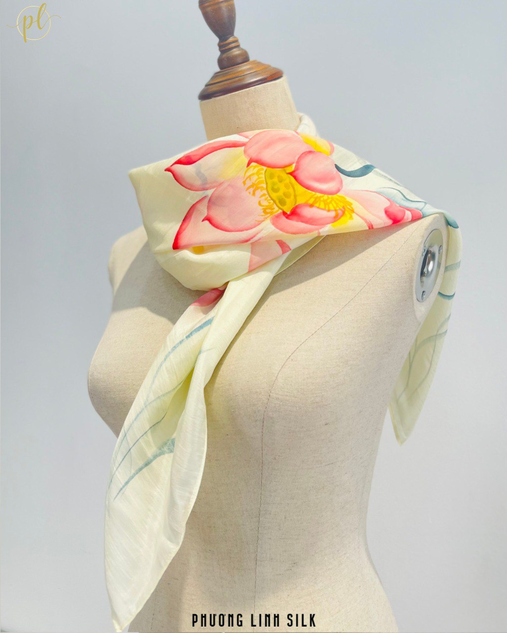 KHĂN LỤA VẼ TAY NGHỆ THUẬT KT 80cmx80cm