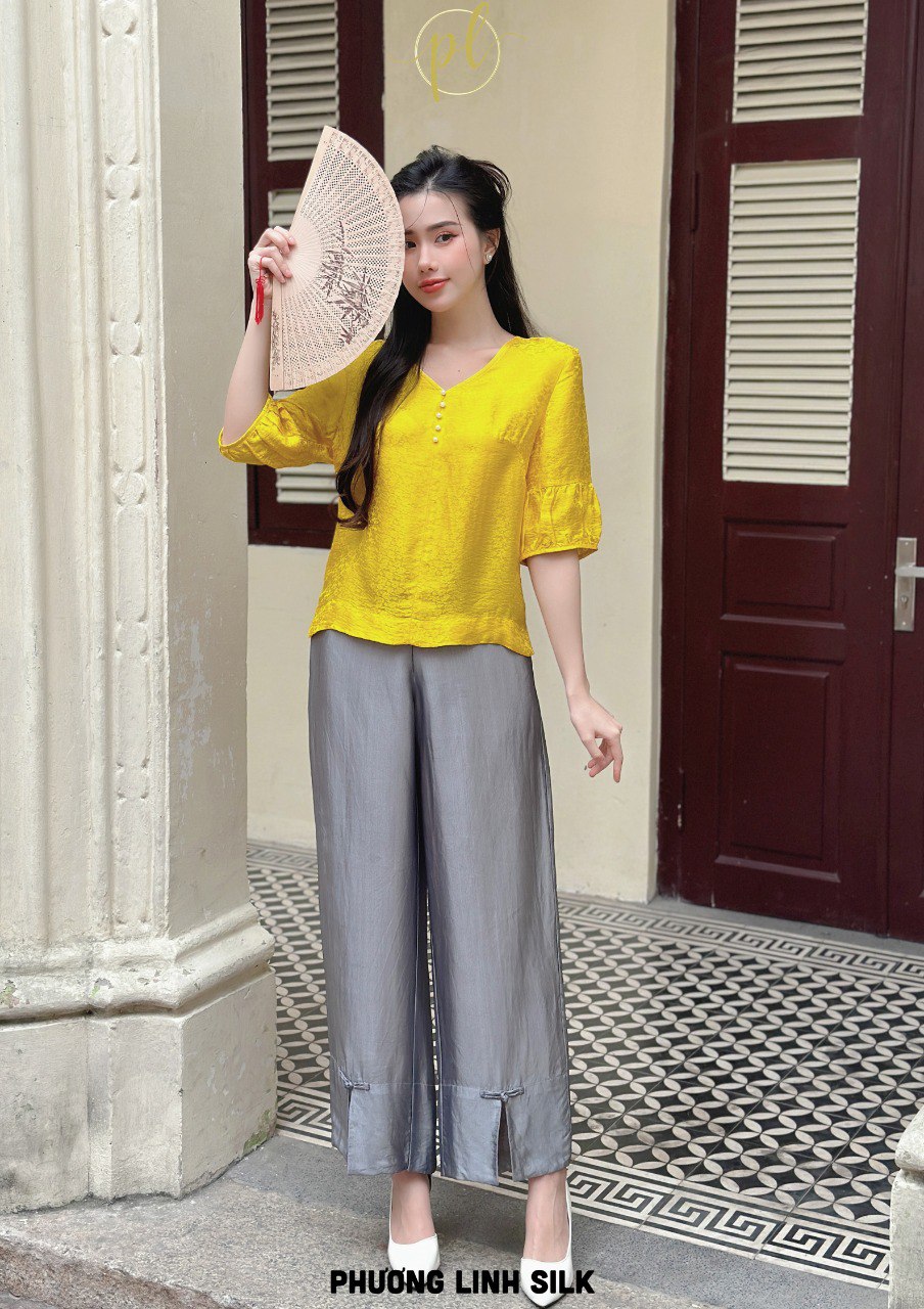 ÁO LỤA TƠ TẰM CỔ V KHUY NGỌC MAI VÀNG
