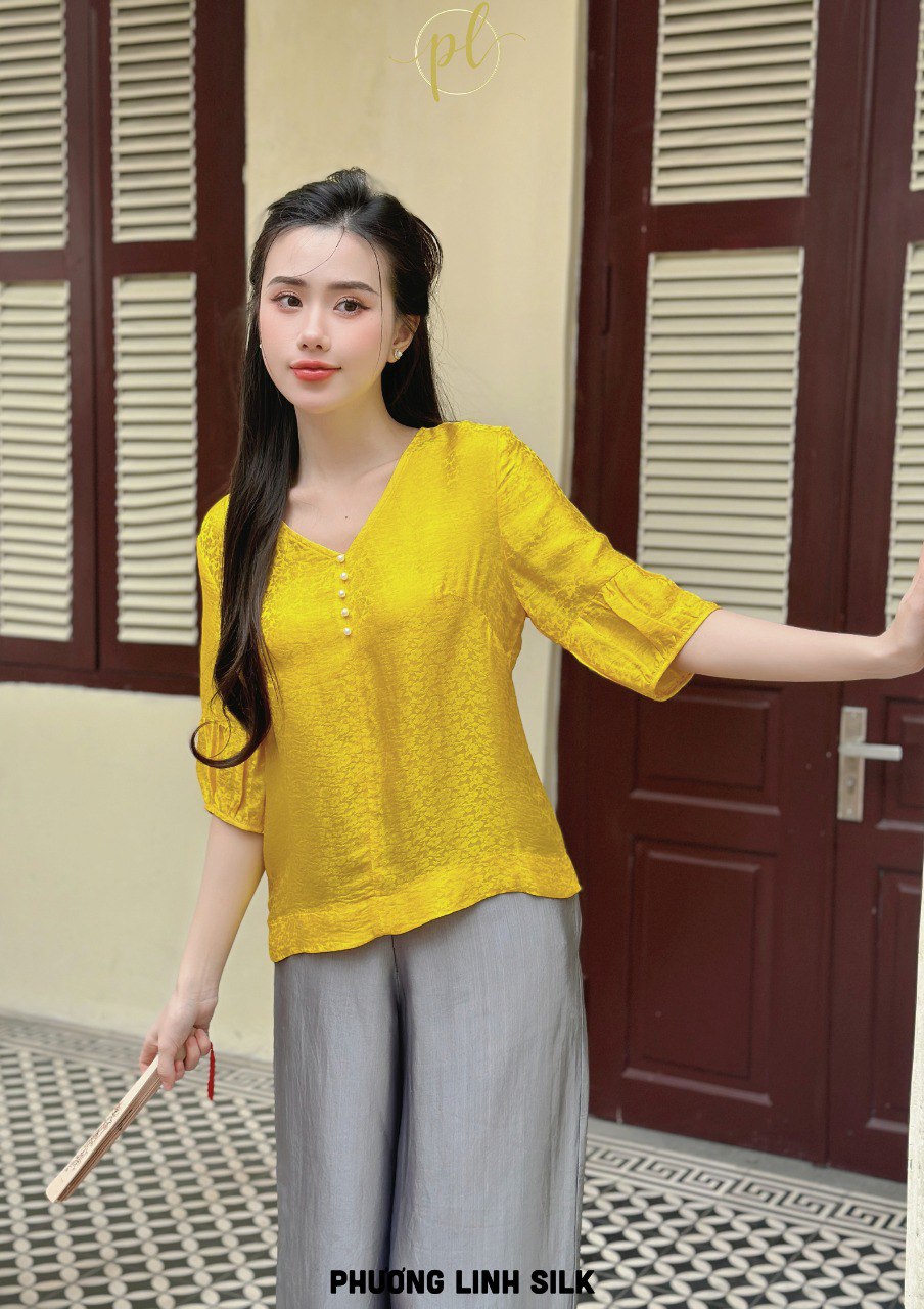 ÁO LỤA TƠ TẰM CỔ V KHUY NGỌC MAI VÀNG