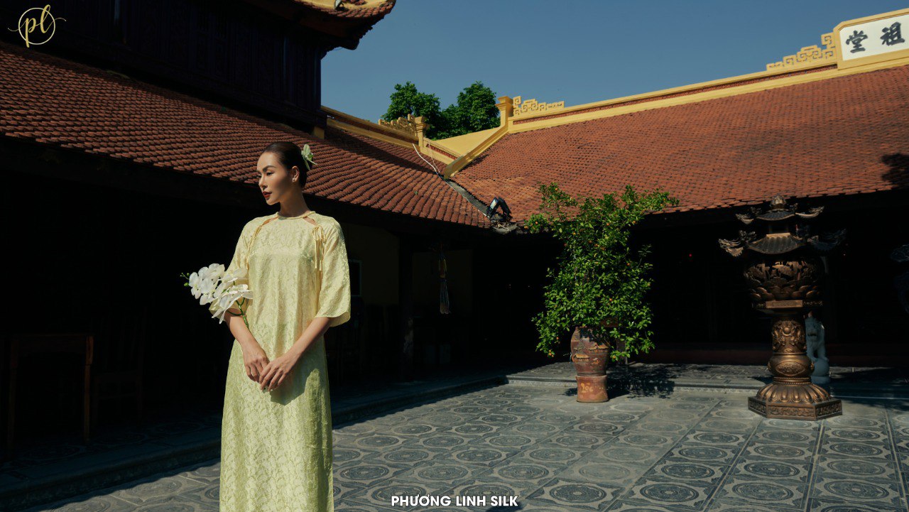 ÁO DÀI LỤA TƠ TẰM ỨNG TUỆ