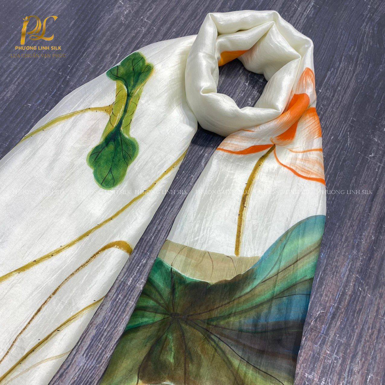 KHĂN LỤA VẼ MÀU NƯỚC NGHỆ THUẬT 100% TƠ TẰM HOA SEN QUỐC