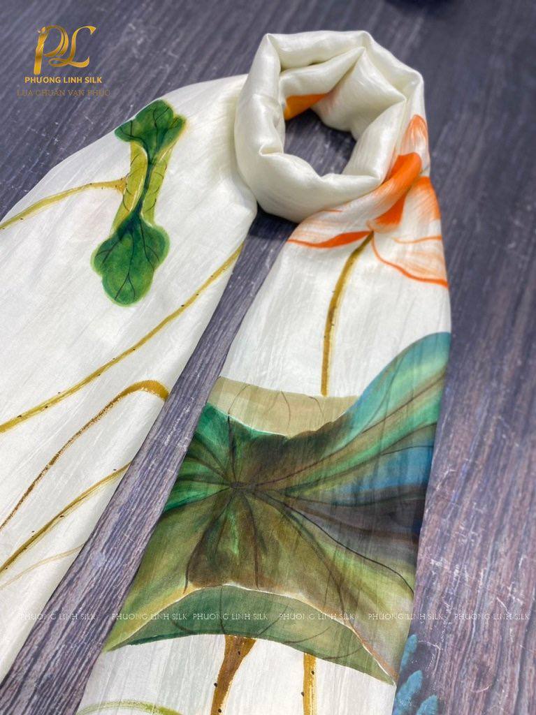 KHĂN LỤA VẼ MÀU NƯỚC NGHỆ THUẬT 100% TƠ TẰM HOA SEN QUỐC