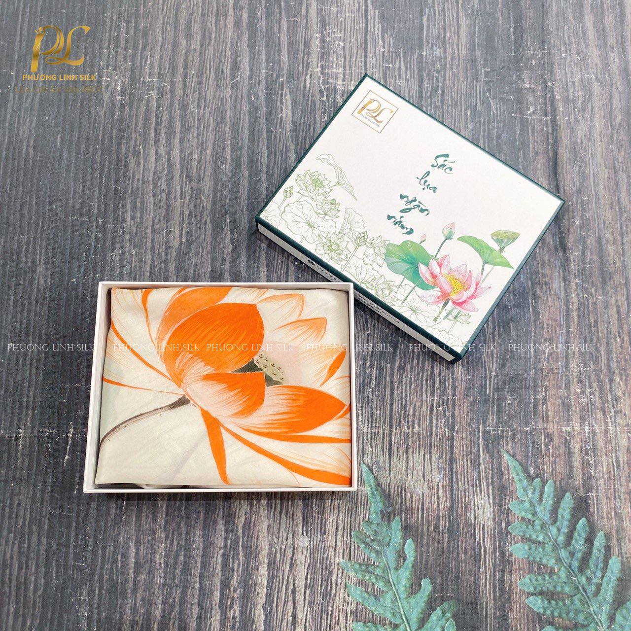 KHĂN LỤA VẼ MÀU NƯỚC NGHỆ THUẬT 100% TƠ TẰM HOA SEN QUỐC