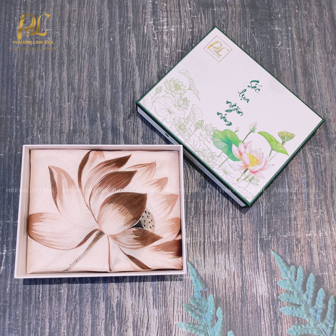 KHĂN LỤA VẼ MÀU NƯỚC NGHỆ THUẬT 100% TƠ TẰM HOA SEN QUỐC