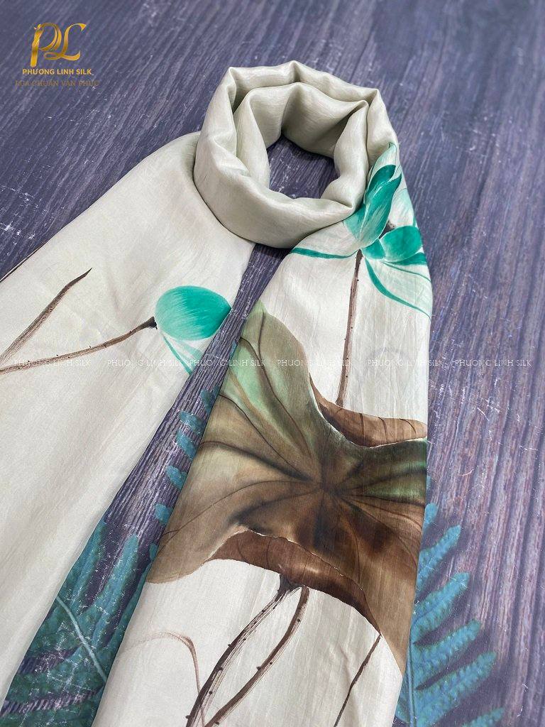 KHĂN LỤA VẼ MÀU NƯỚC NGHỆ THUẬT 100% TƠ TẰM HOA SEN QUỐC