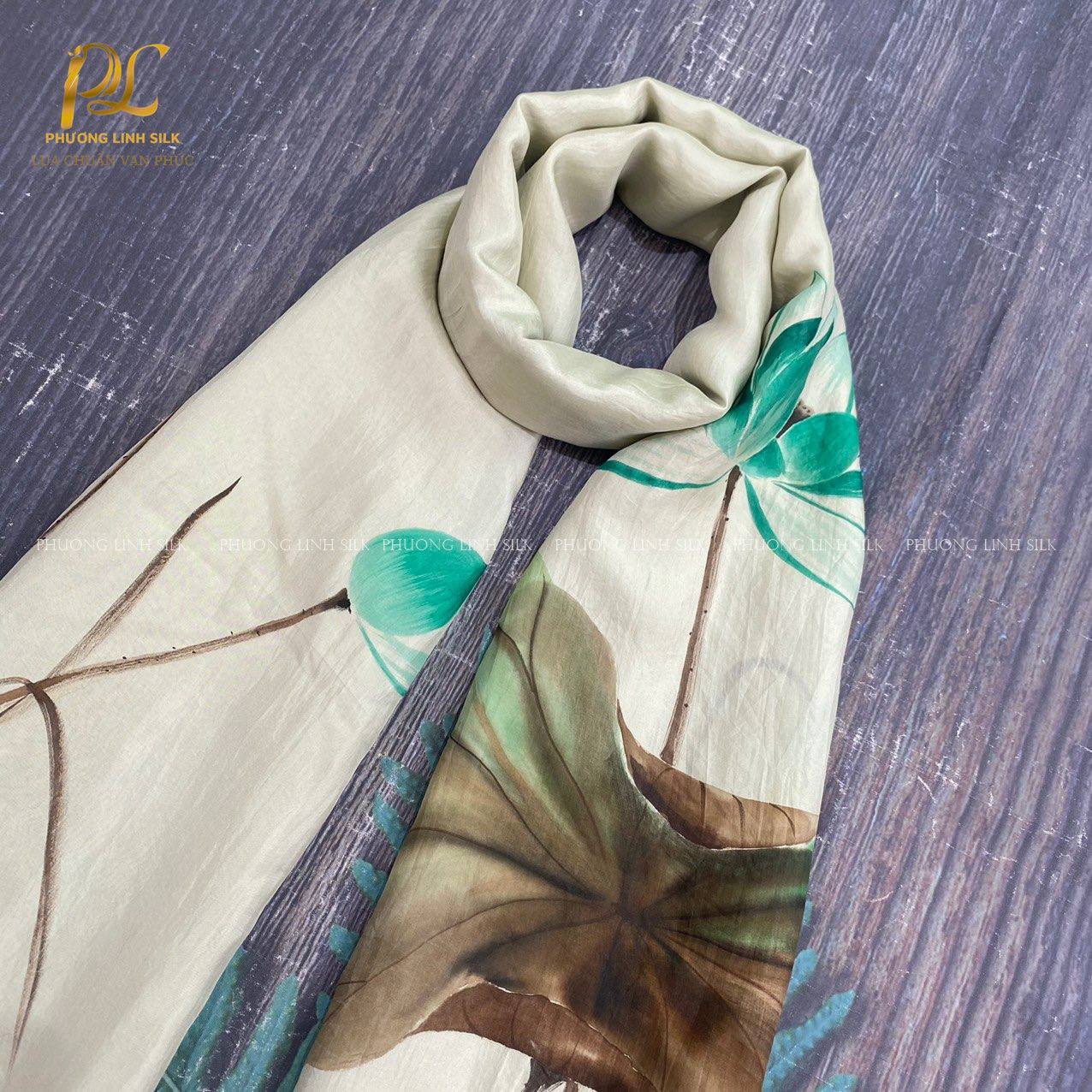 KHĂN LỤA VẼ MÀU NƯỚC NGHỆ THUẬT 100% TƠ TẰM HOA SEN QUỐC