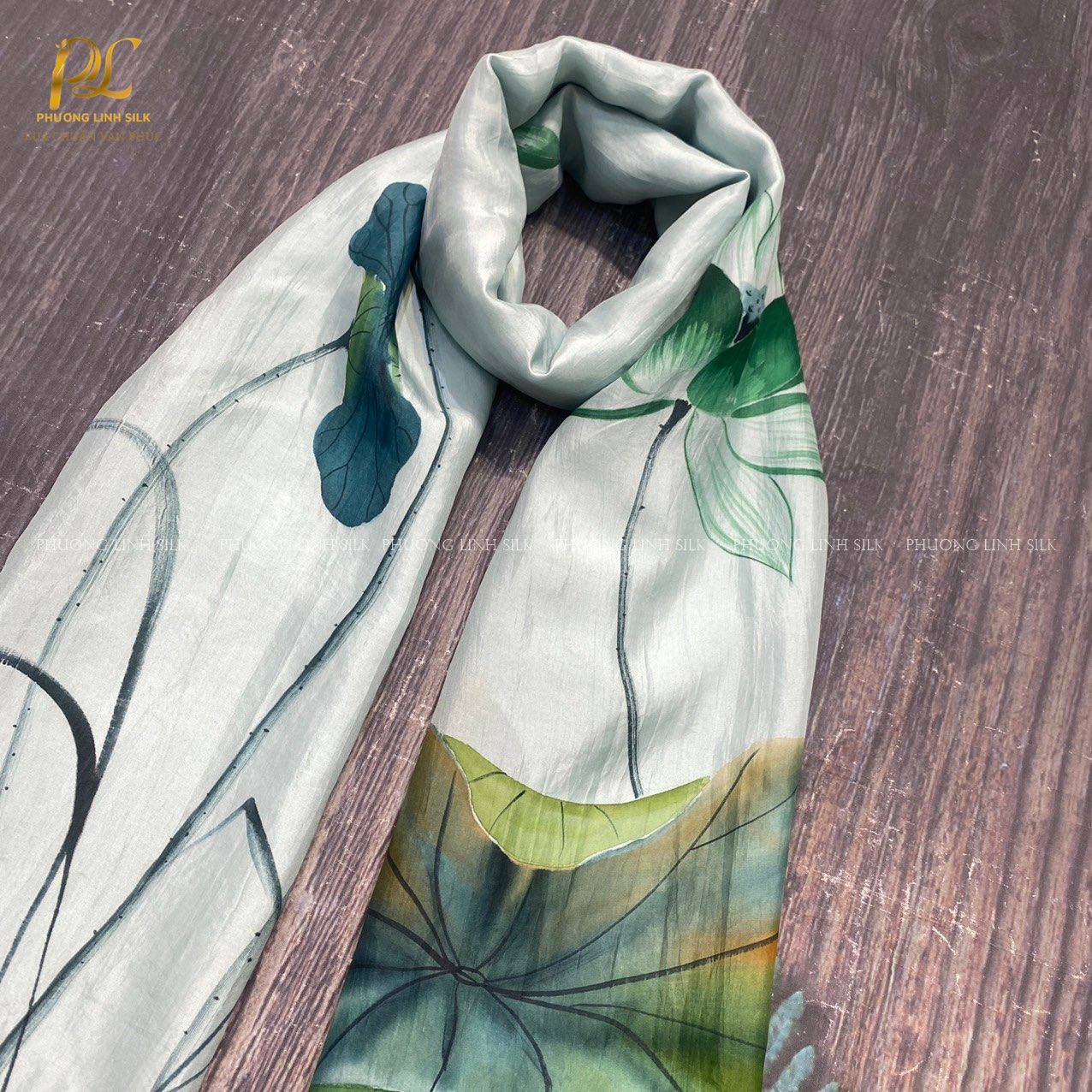 KHĂN LỤA VẼ MÀU NƯỚC NGHỆ THUẬT 100% TƠ TẰM HOA SEN QUỐC