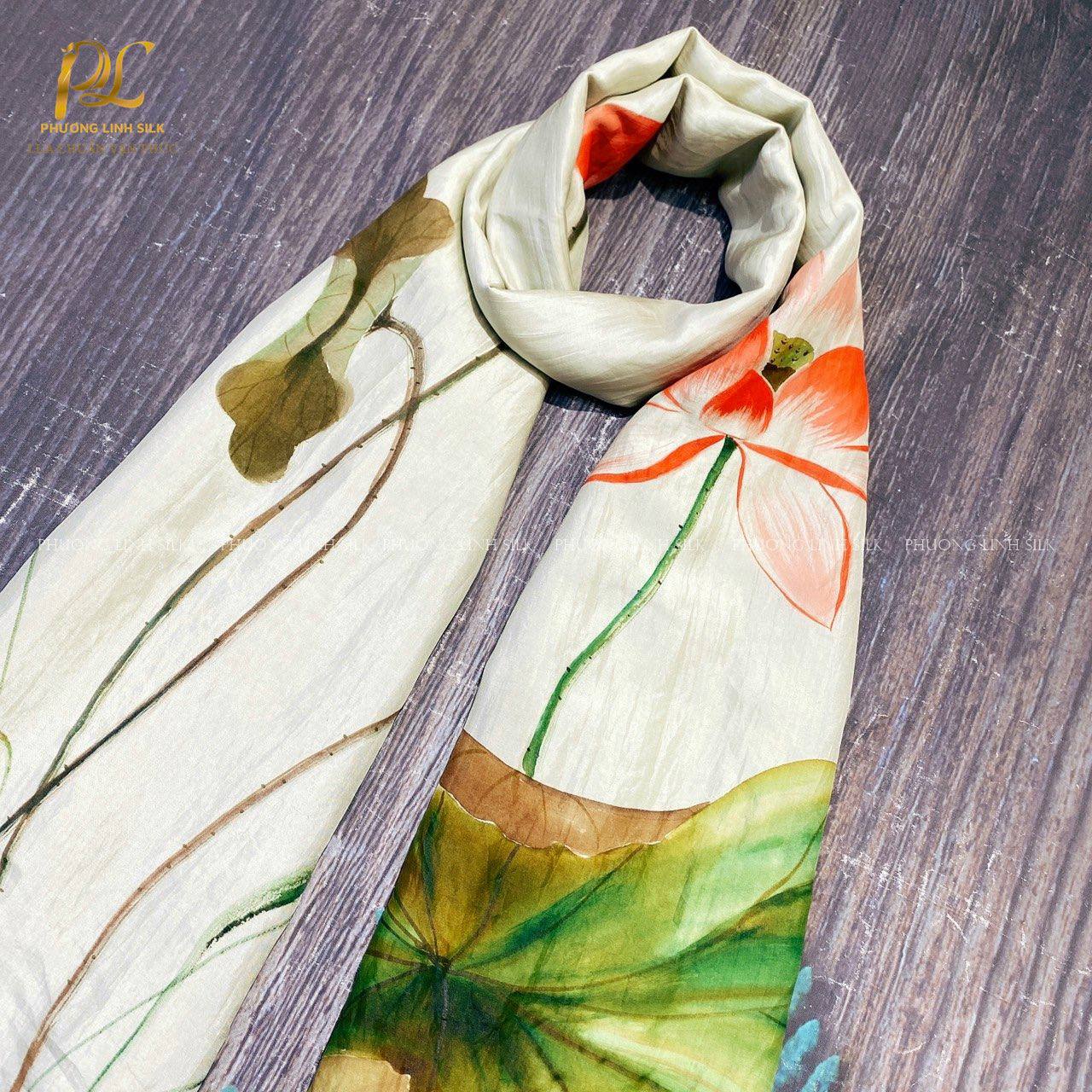 KHĂN LỤA VẼ MÀU NƯỚC NGHỆ THUẬT 100% TƠ TẰM HOA SEN QUỐC