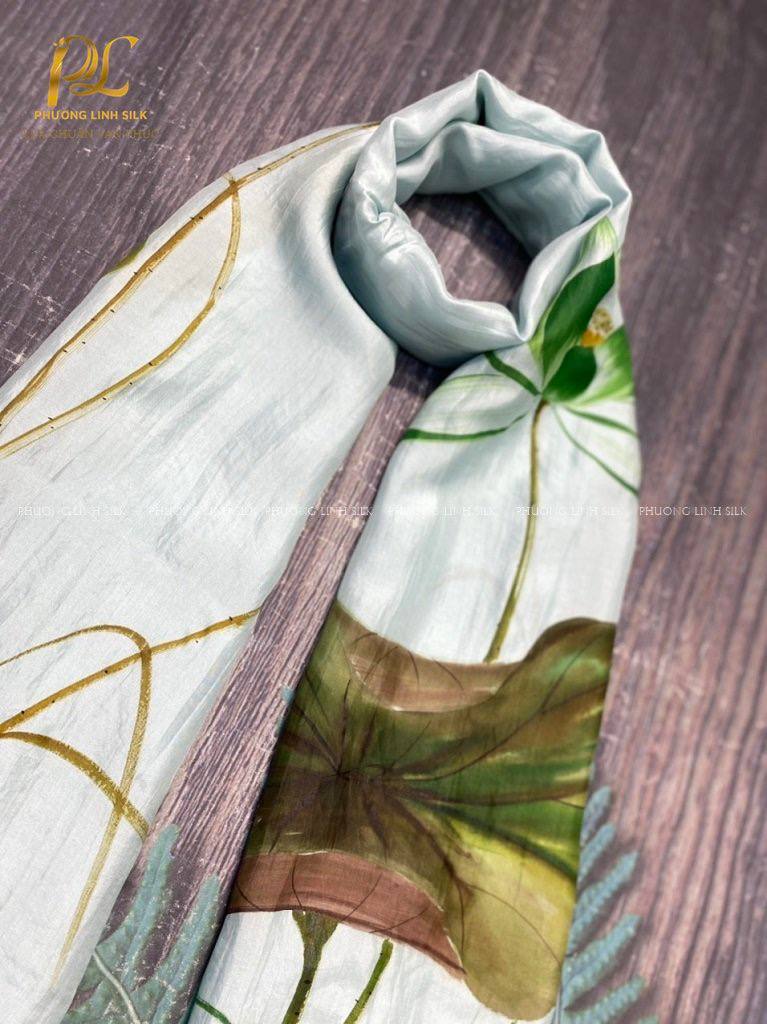 KHĂN LỤA VẼ MÀU NƯỚC NGHỆ THUẬT 100% TƠ TẰM HOA SEN QUỐC