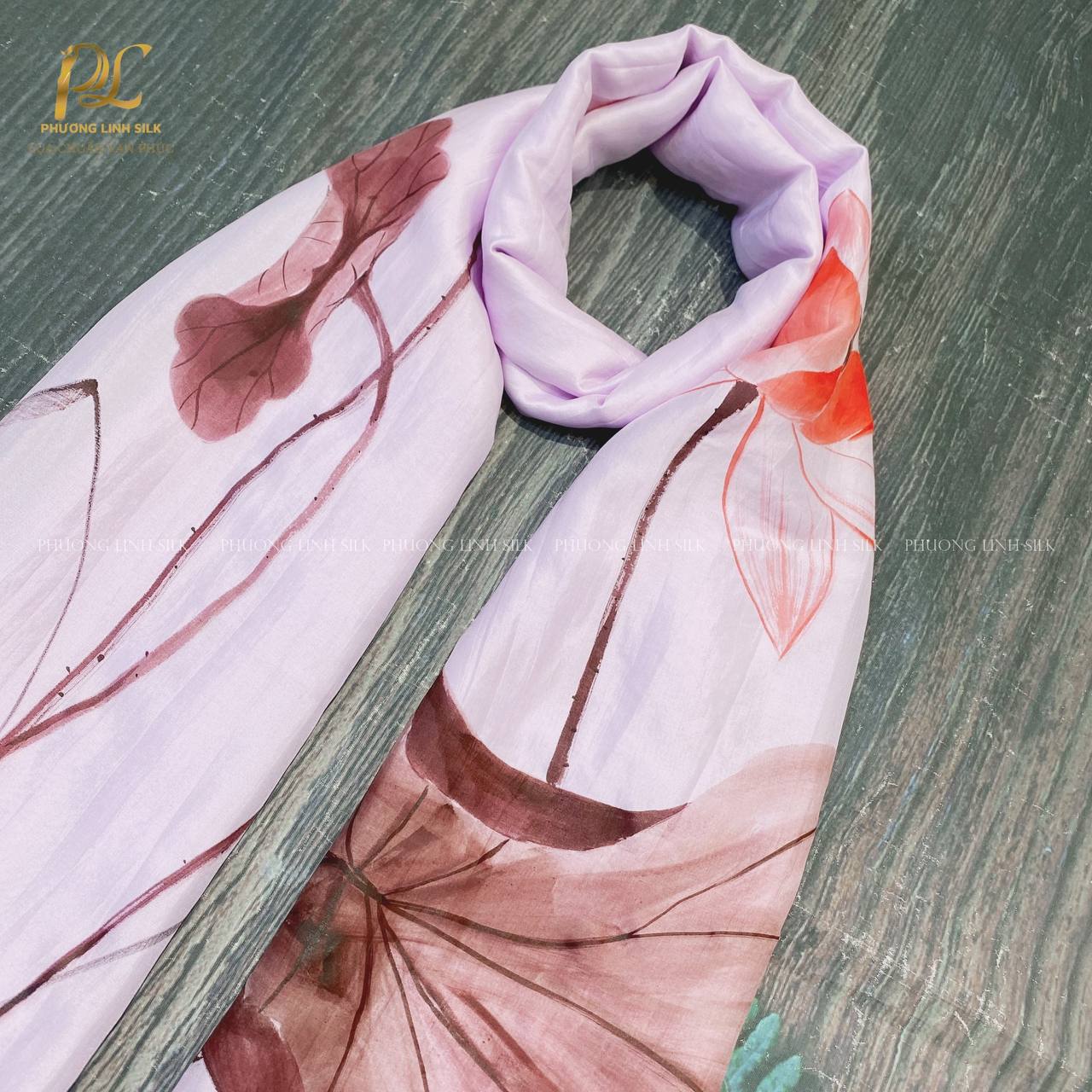 KHĂN LỤA VẼ MÀU NƯỚC NGHỆ THUẬT 100% TƠ TẰM HOA SEN QUỐC