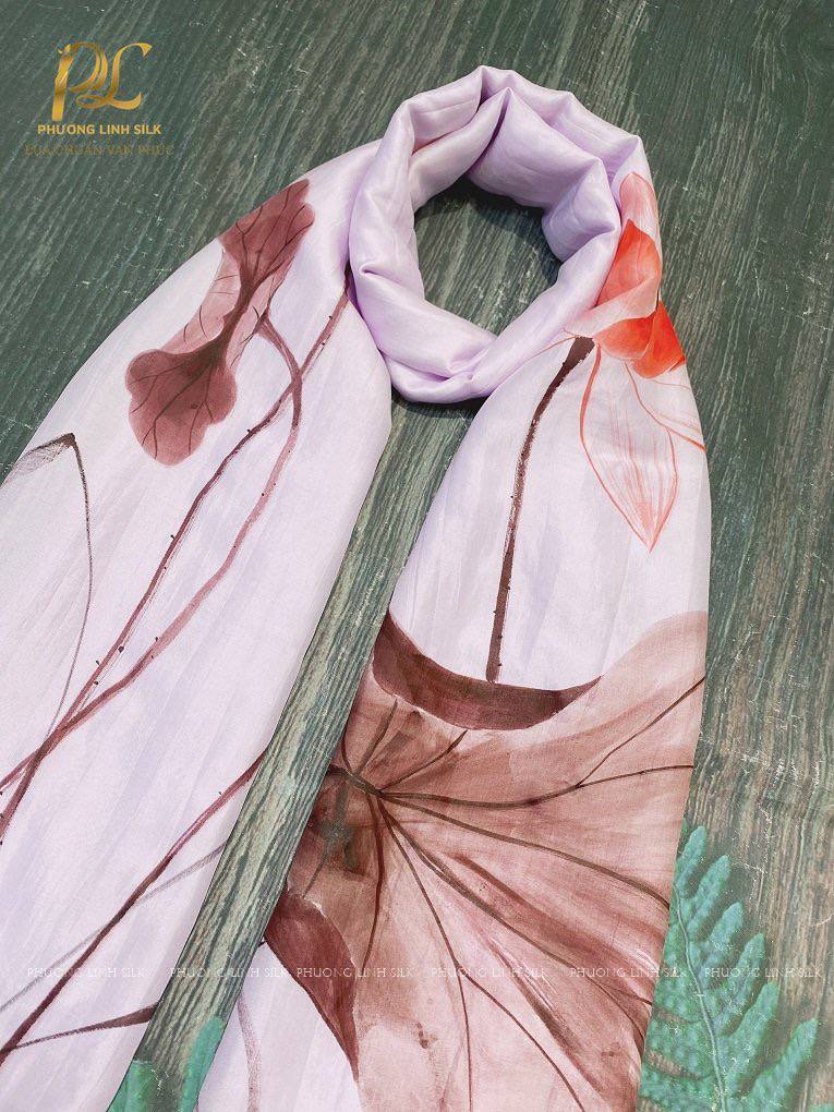 KHĂN LỤA VẼ MÀU NƯỚC NGHỆ THUẬT 100% TƠ TẰM HOA SEN QUỐC