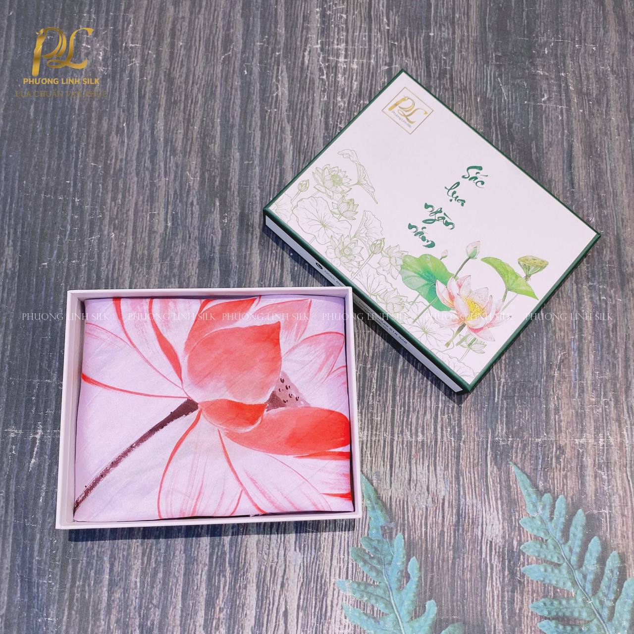 KHĂN LỤA VẼ MÀU NƯỚC NGHỆ THUẬT 100% TƠ TẰM HOA SEN QUỐC