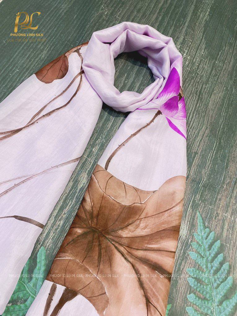 KHĂN LỤA VẼ MÀU NƯỚC NGHỆ THUẬT 100% TƠ TẰM HOA SEN QUỐC