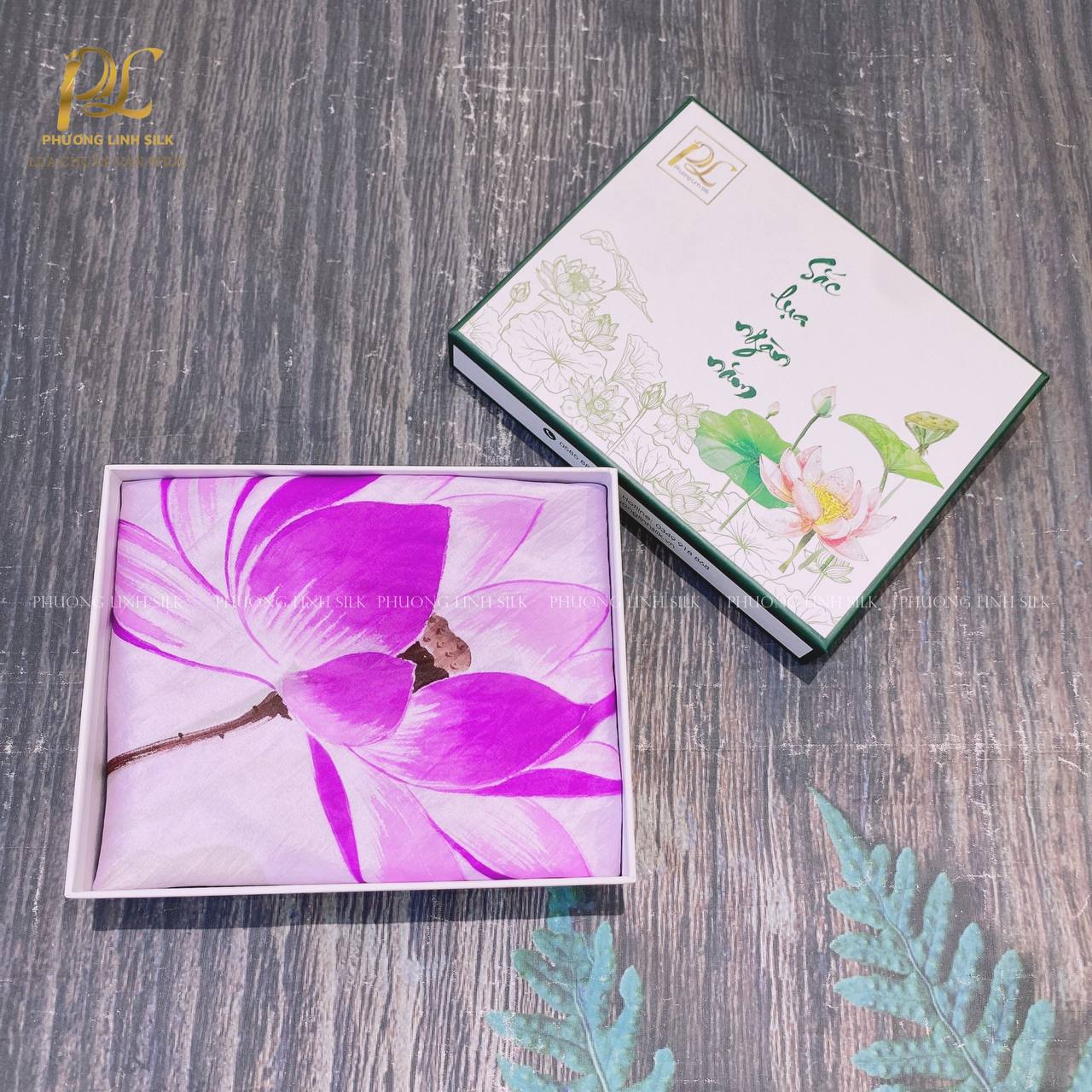 KHĂN LỤA VẼ MÀU NƯỚC NGHỆ THUẬT 100% TƠ TẰM HOA SEN QUỐC