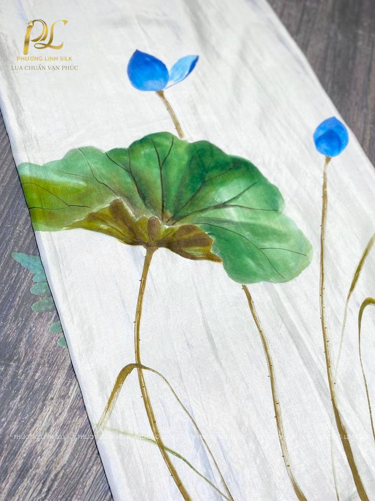 KHĂN LỤA VẼ MÀU NƯỚC NGHỆ THUẬT 100% TƠ TẰM HOA SEN QUỐC