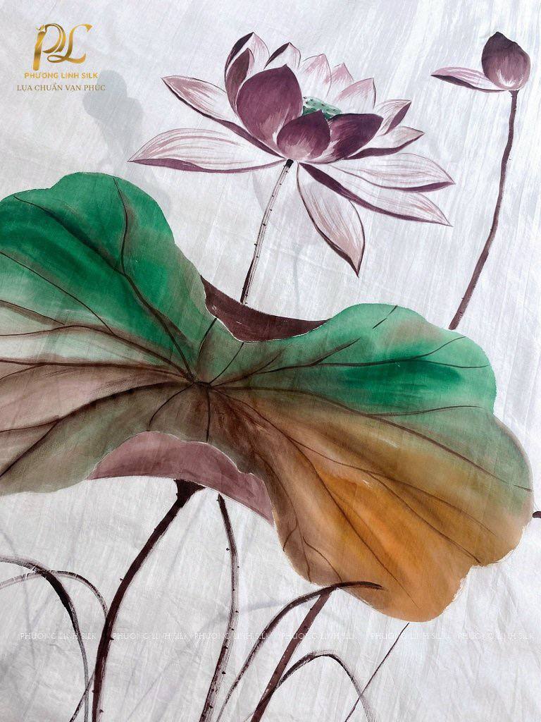 KHĂN LỤA VẼ MÀU NƯỚC NGHỆ THUẬT 100% TƠ TẰM HOA SEN QUỐC