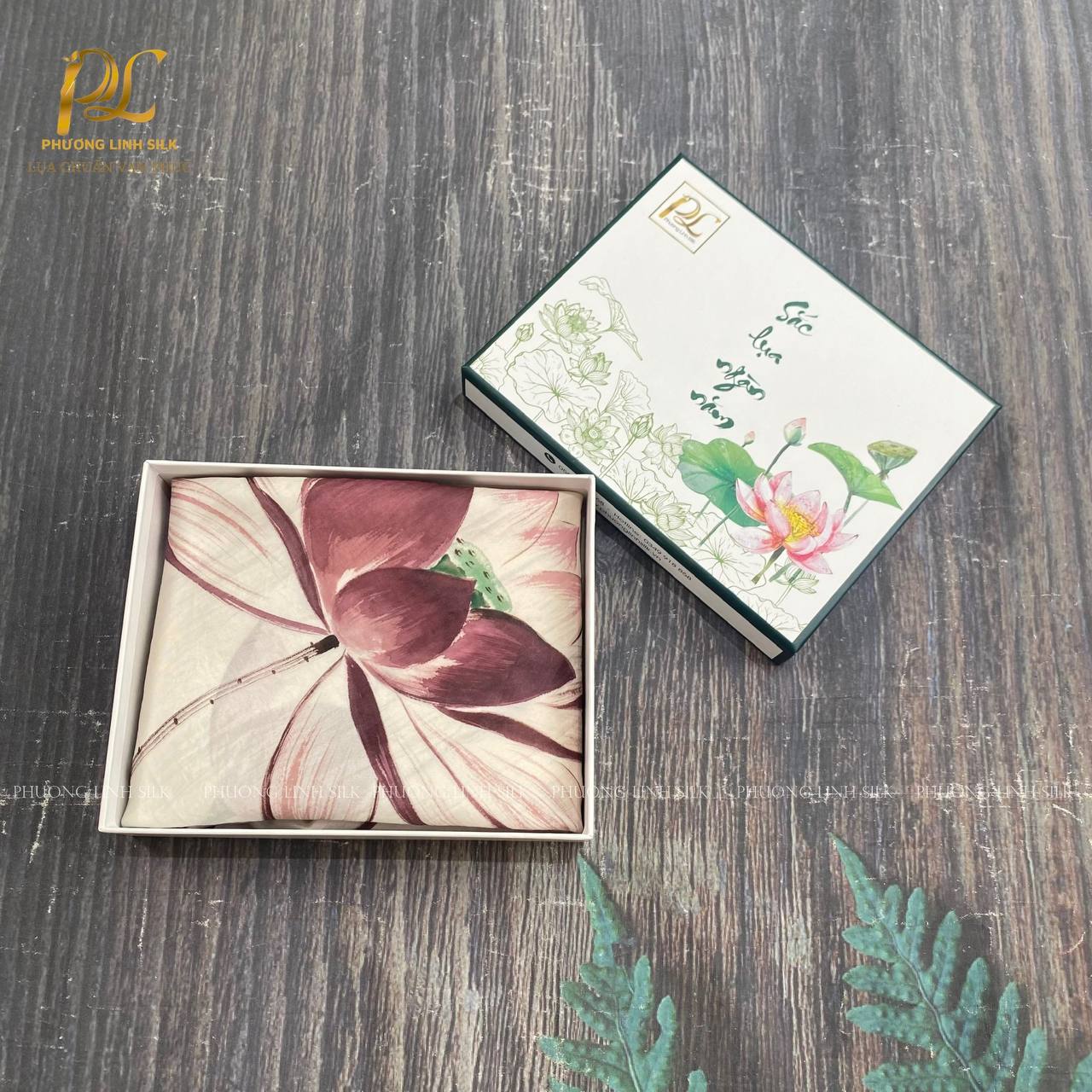 KHĂN LỤA VẼ MÀU NƯỚC NGHỆ THUẬT 100% TƠ TẰM HOA SEN QUỐC