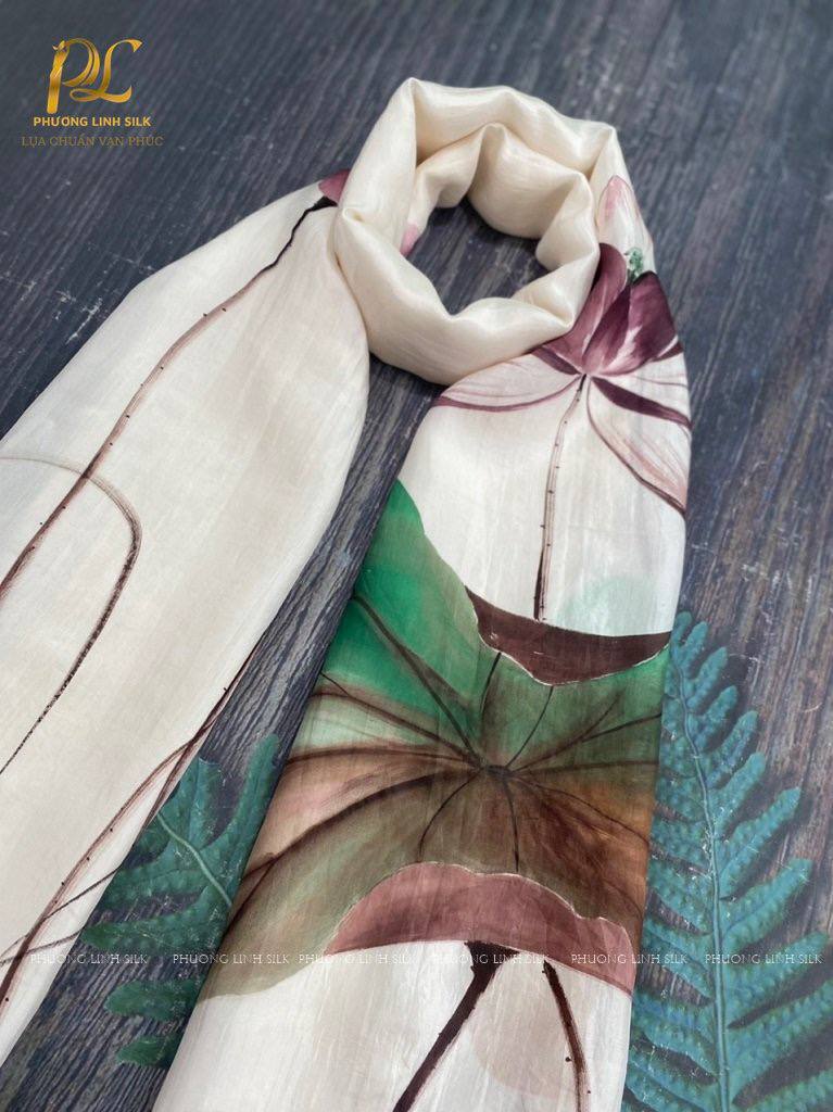 KHĂN LỤA VẼ MÀU NƯỚC NGHỆ THUẬT 100% TƠ TẰM HOA SEN QUỐC