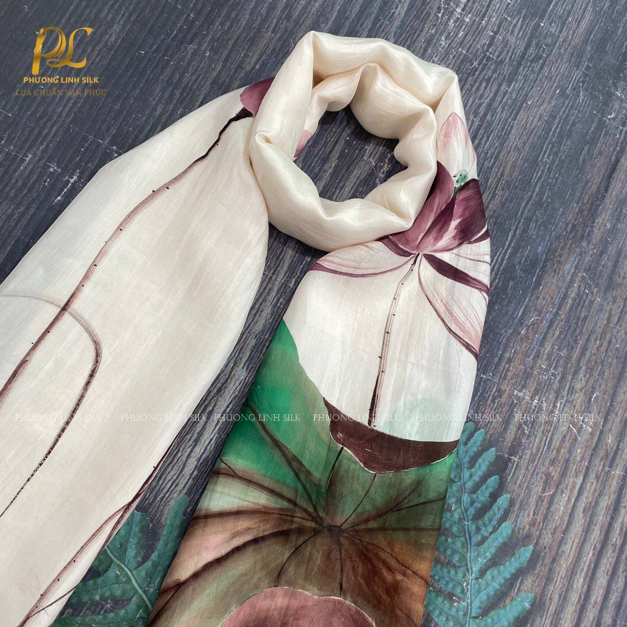 KHĂN LỤA VẼ MÀU NƯỚC NGHỆ THUẬT 100% TƠ TẰM HOA SEN QUỐC