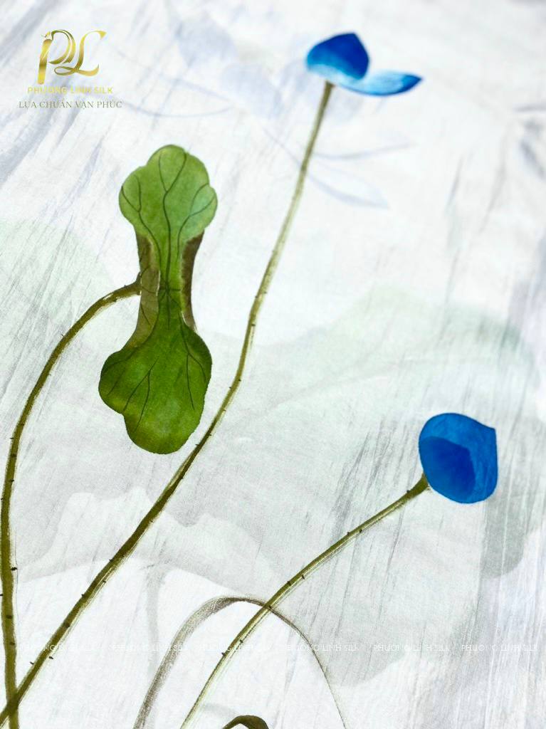 KHĂN LỤA VẼ MÀU NƯỚC NGHỆ THUẬT 100% TƠ TẰM HOA SEN QUỐC