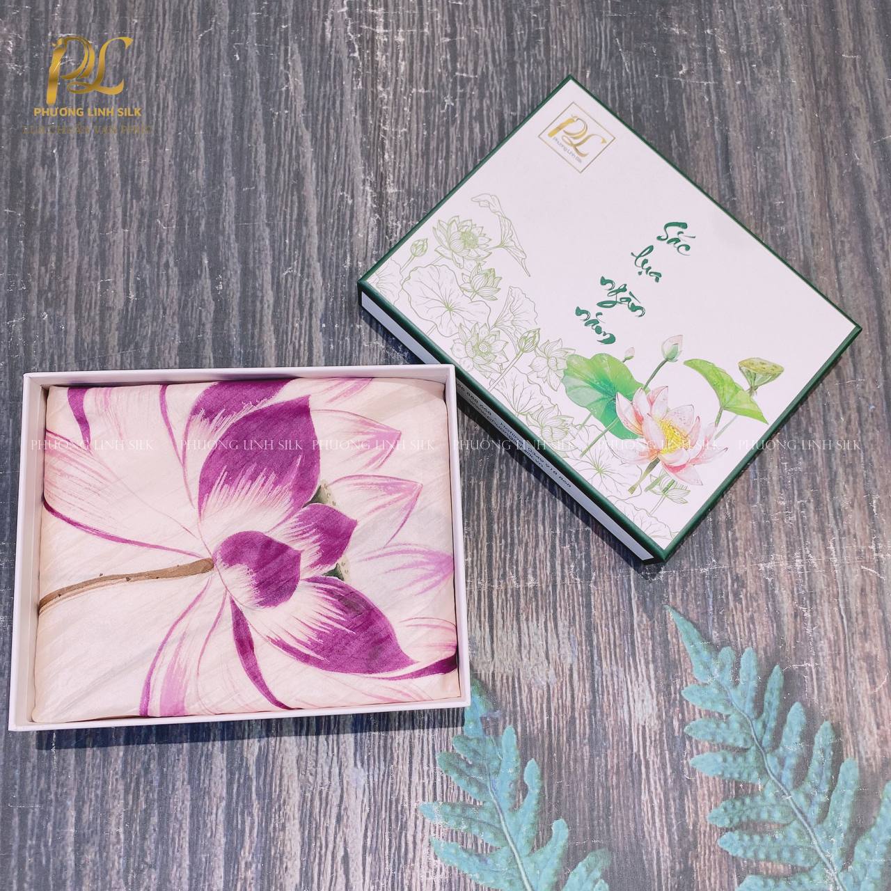 KHĂN LỤA VẼ MÀU NƯỚC NGHỆ THUẬT 100% TƠ TẰM HOA SEN QUỐC