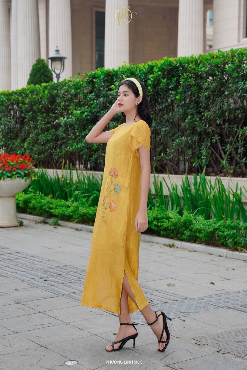 VÁY LỤA NHẸ TAY SEN THÊU 100% TƠ TẰM