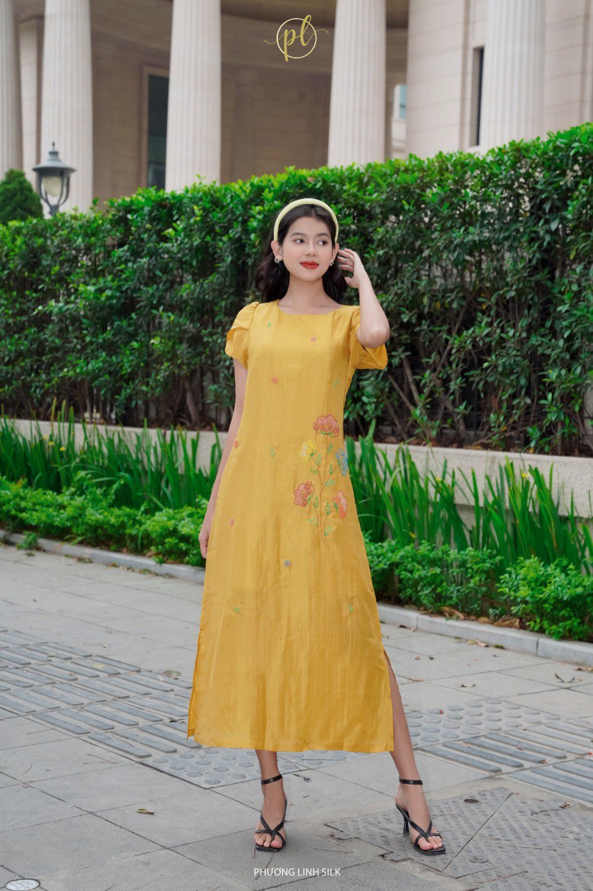 VÁY LỤA NHẸ TAY SEN THÊU 100% TƠ TẰM